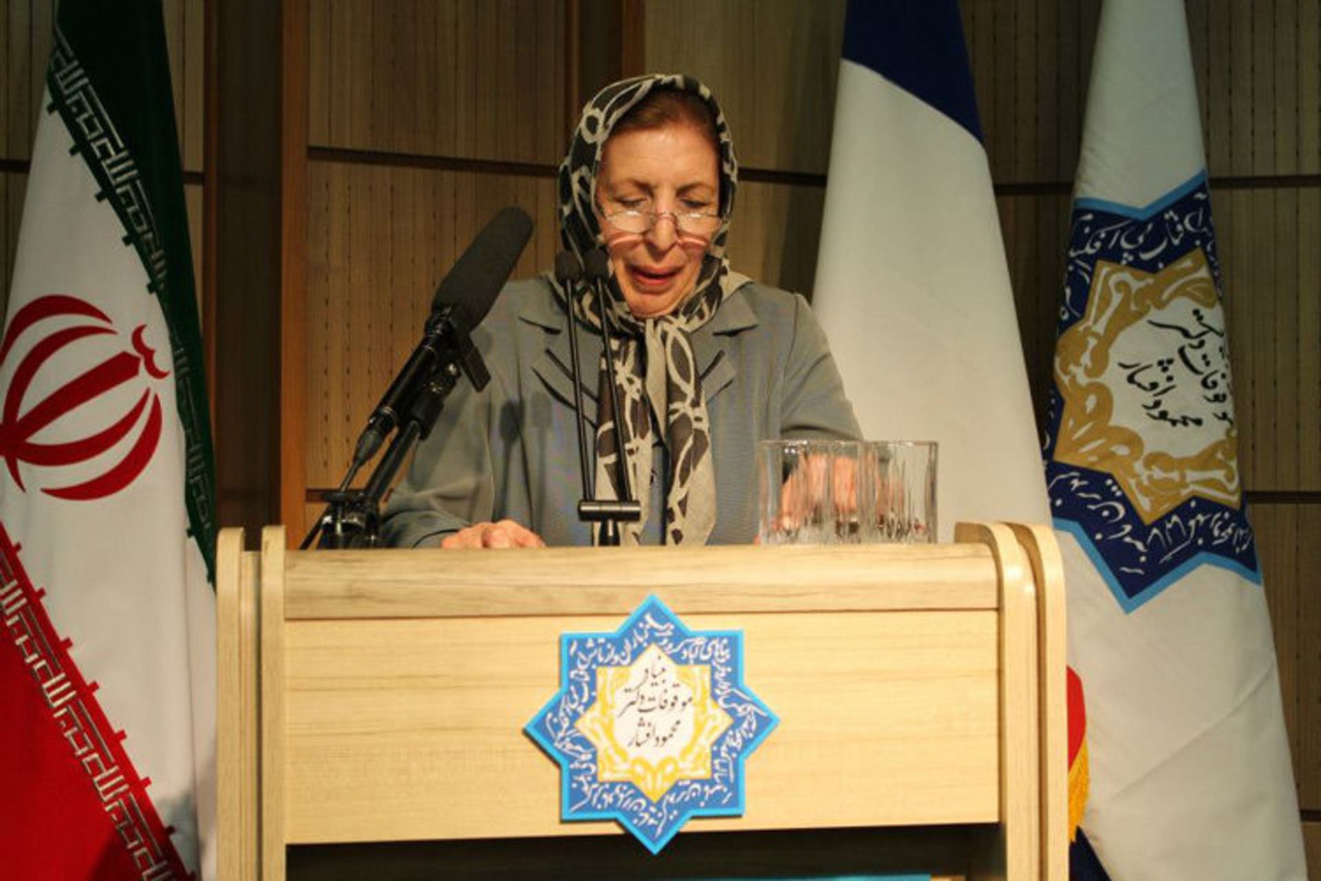 ژاله آموزگار