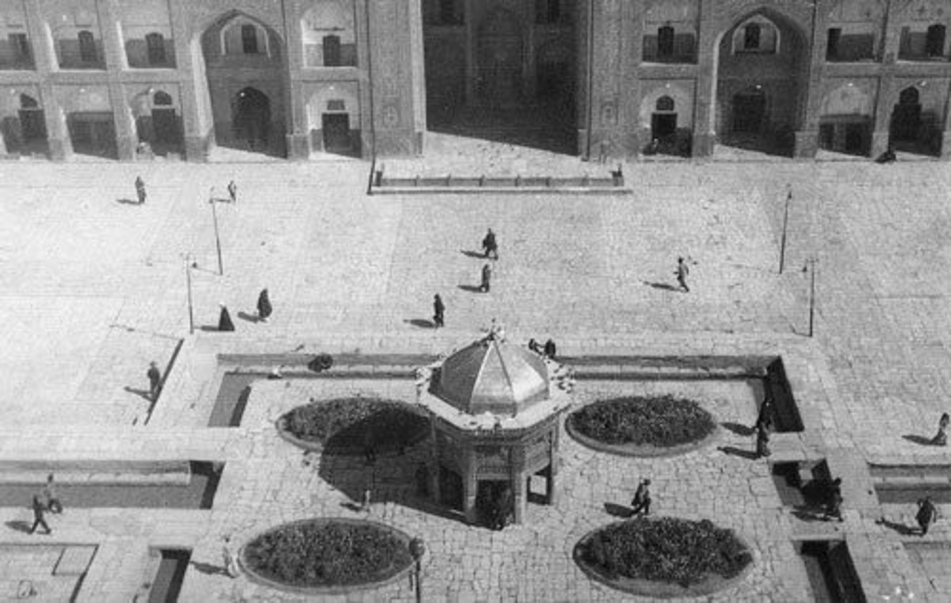 آبرسانی به حرم امام رضا