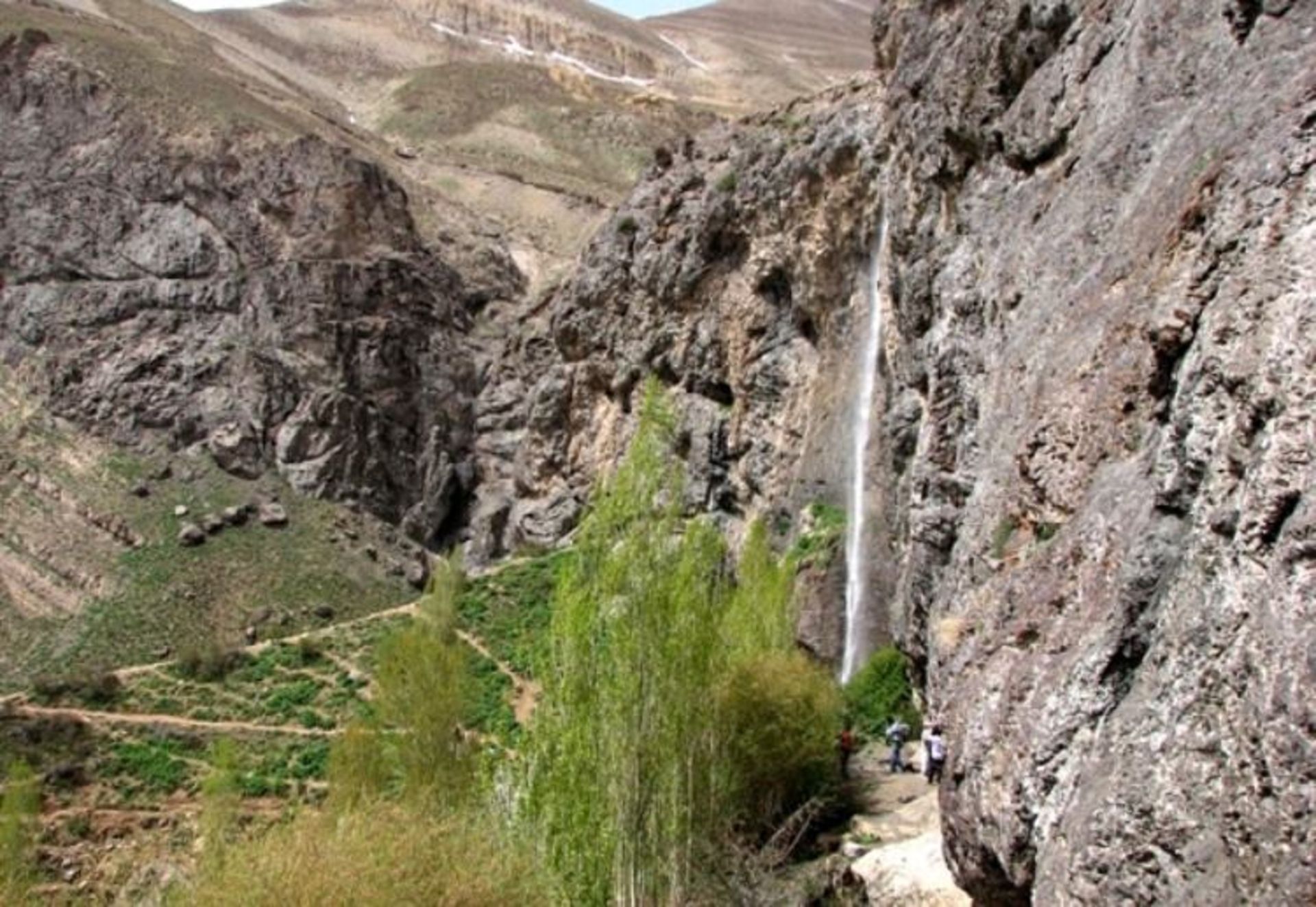 روستا و آبشار سنگان