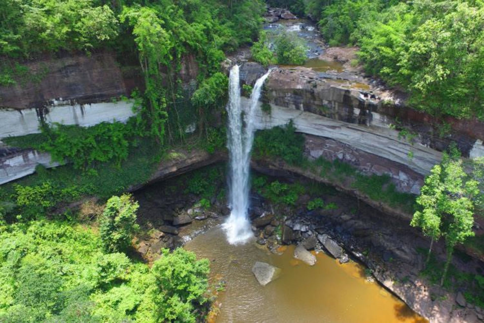 آبشار هوای لوآنگ (Huai Luang)