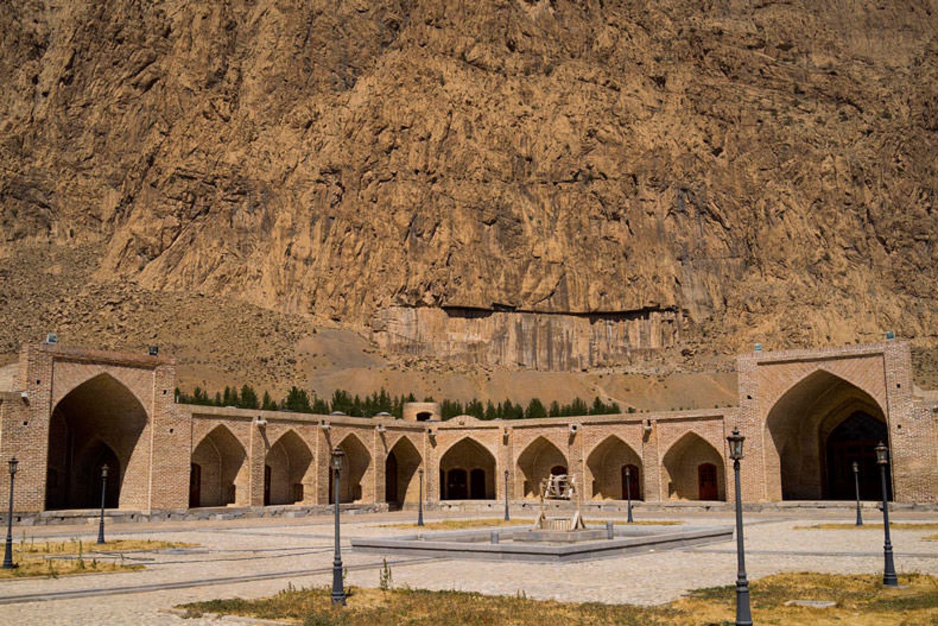 بیستون