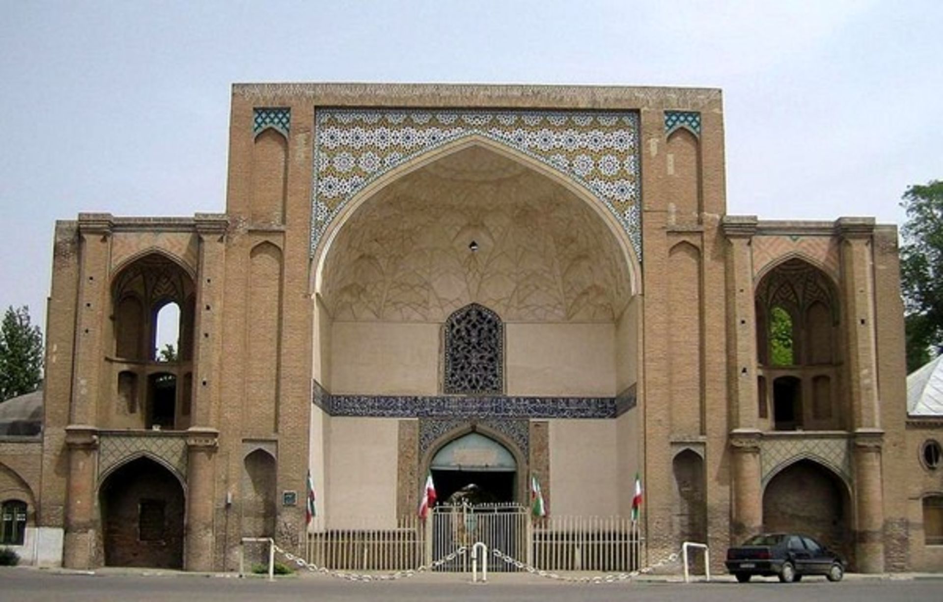 سر در عمارت عالی قاپو 