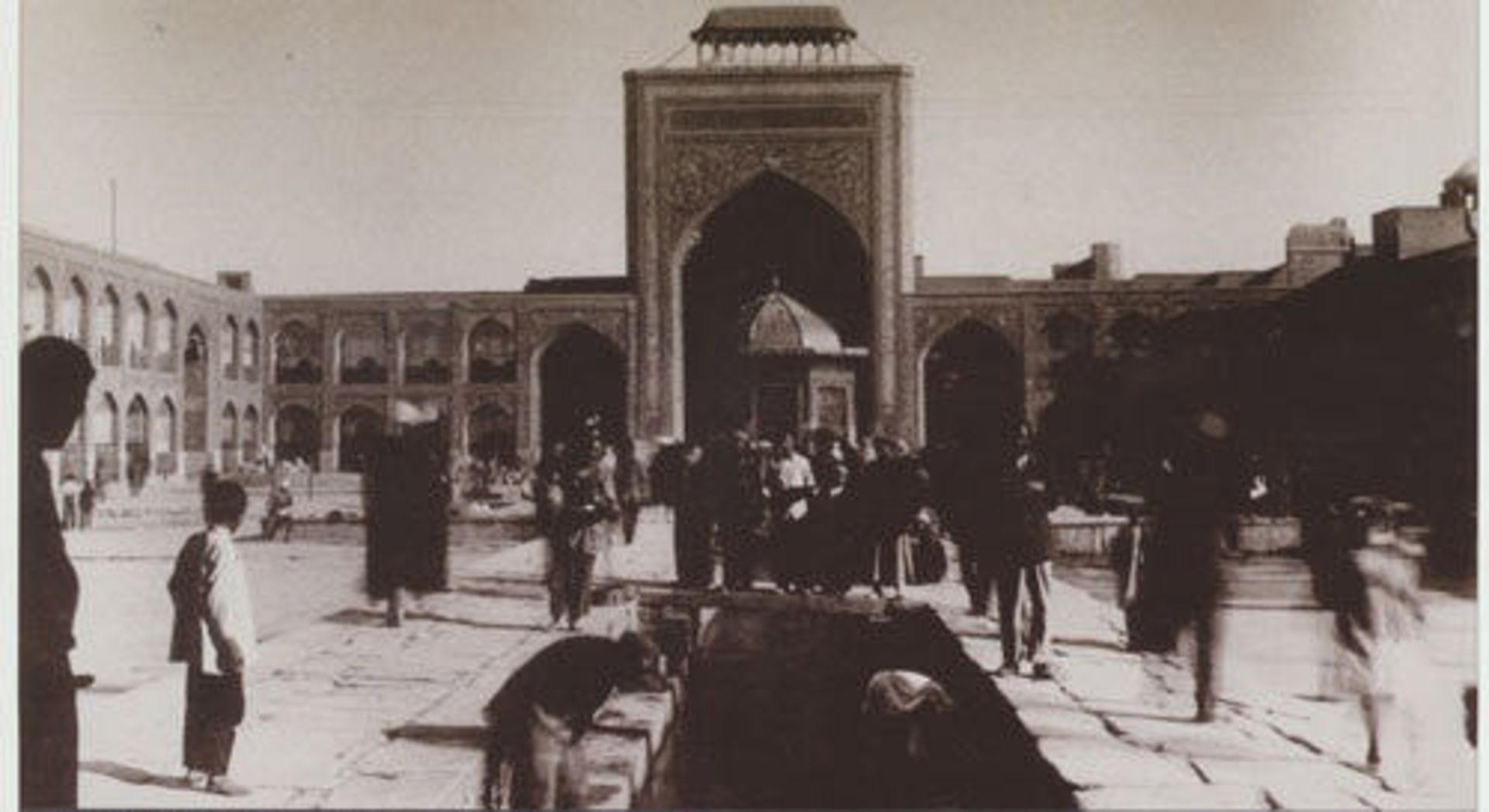 آبرسانی به حرم امام رضا