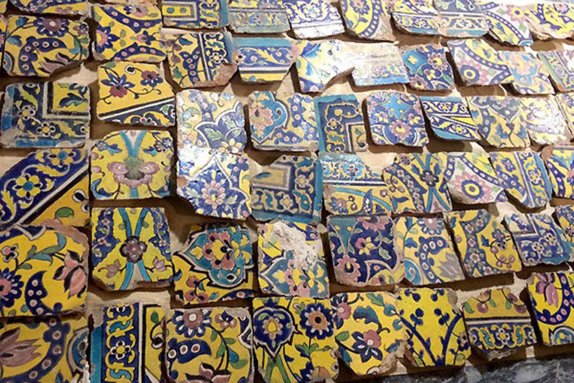 کاشی های مسروقه
