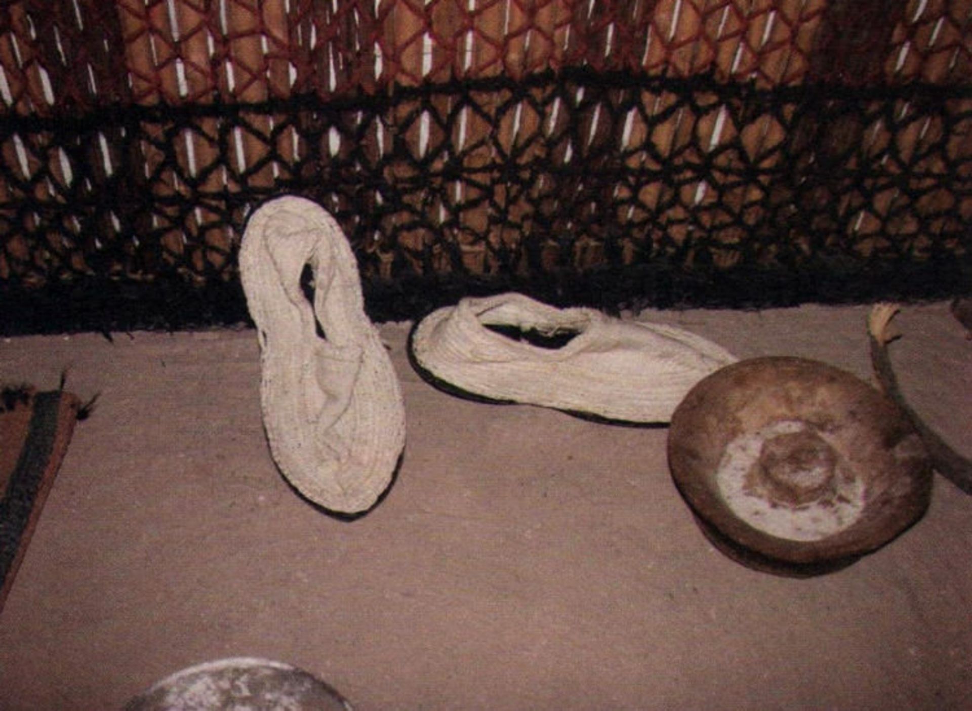 کلاش زیر پارچه ای