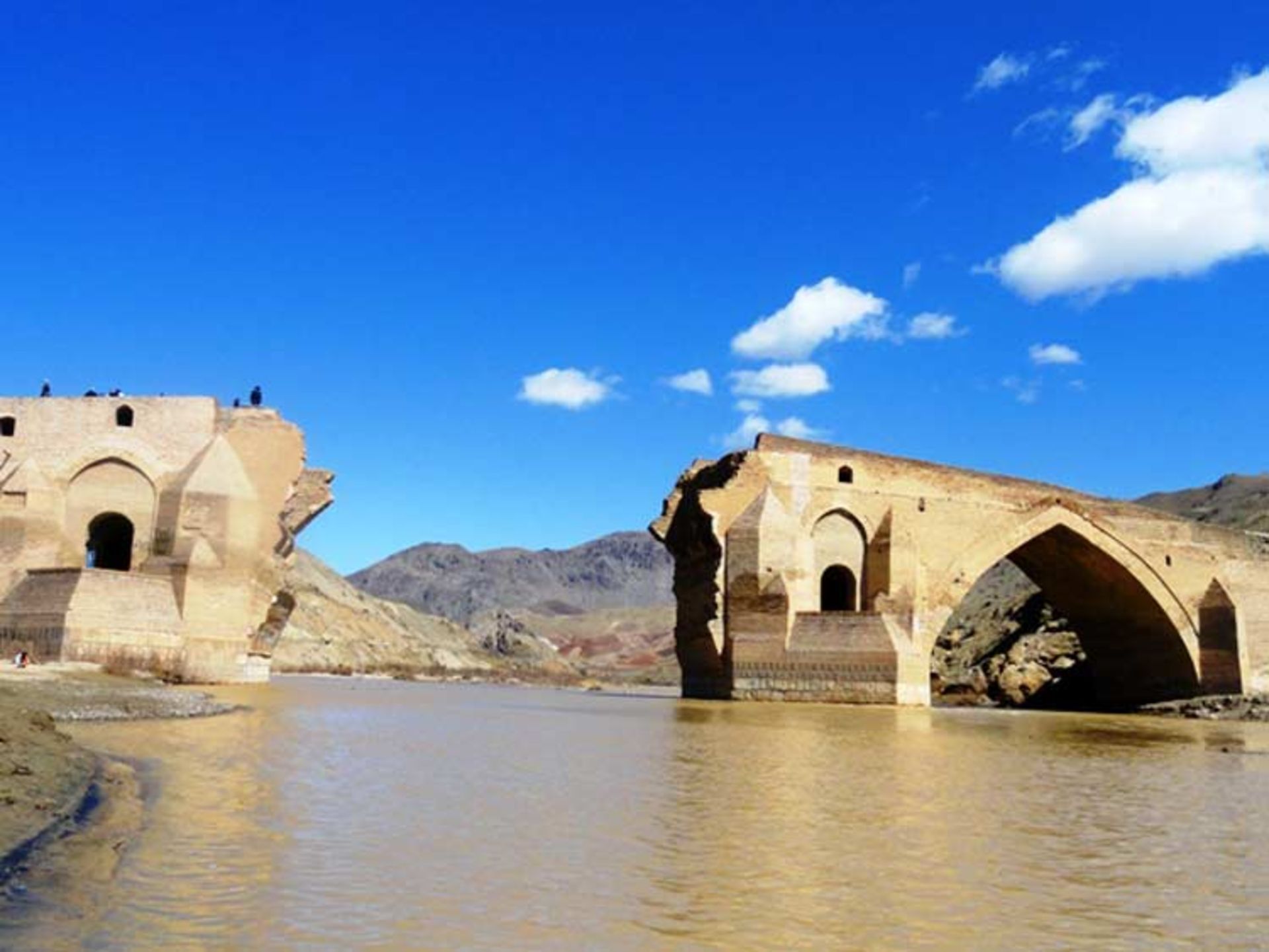 پل دختر میانه