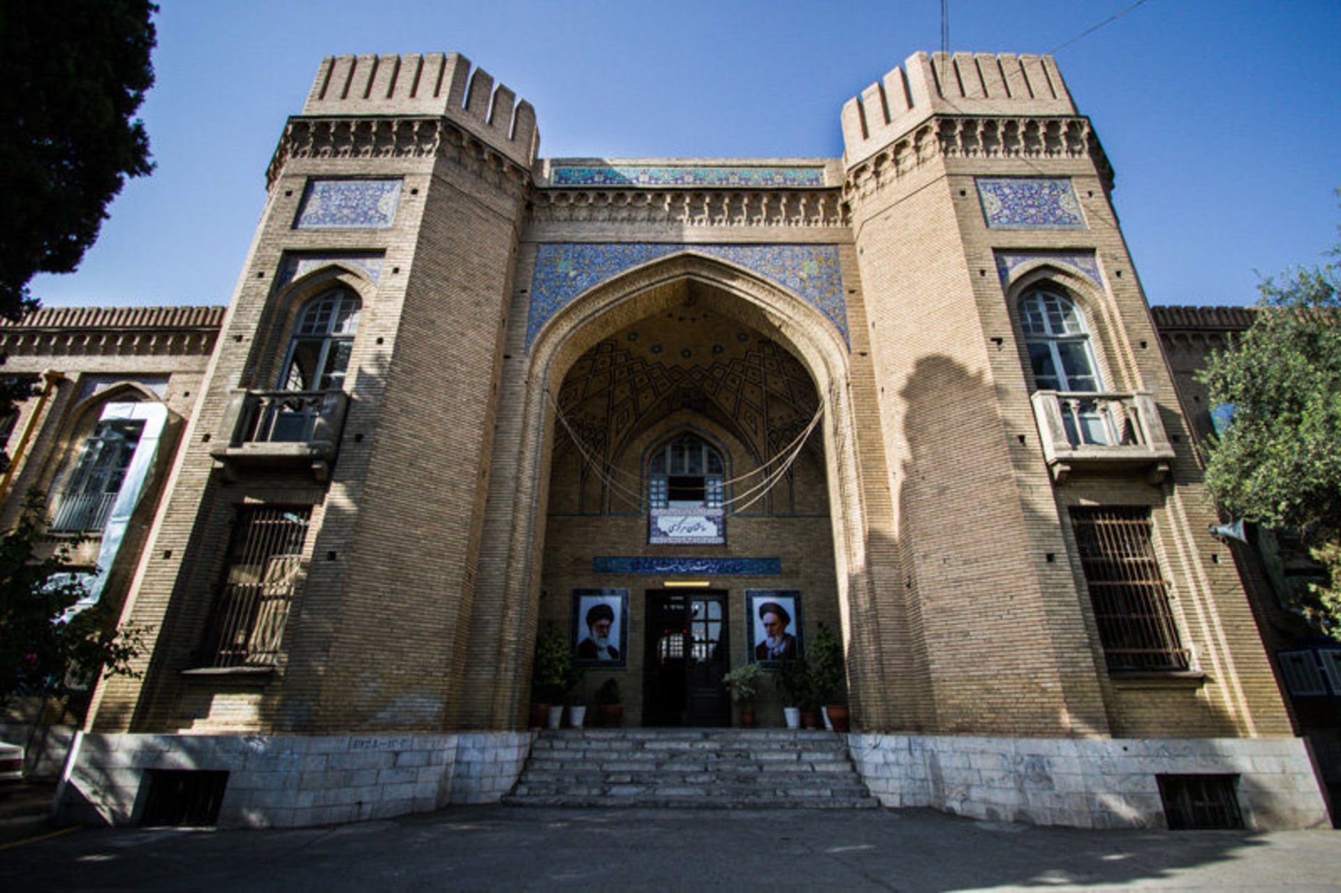 دبیرستان البرز 