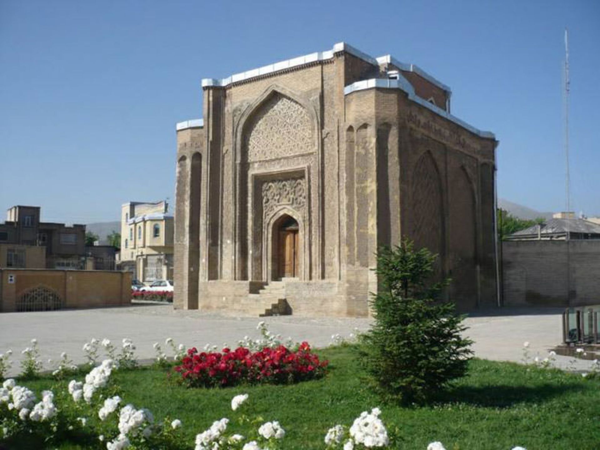 گنبد علویان همدان