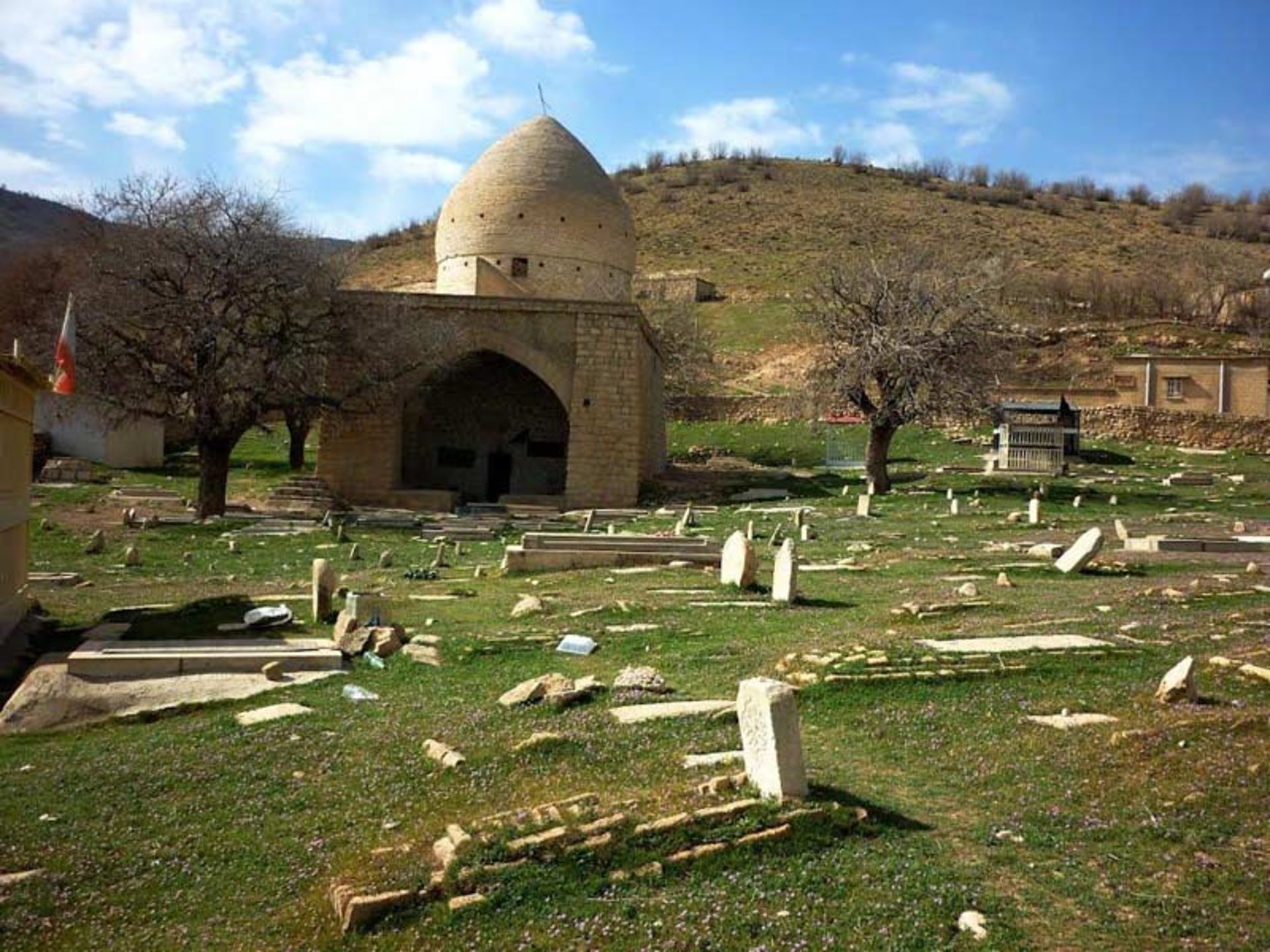 مقبره شجاع الدین و کاروانسرا خرم اباد