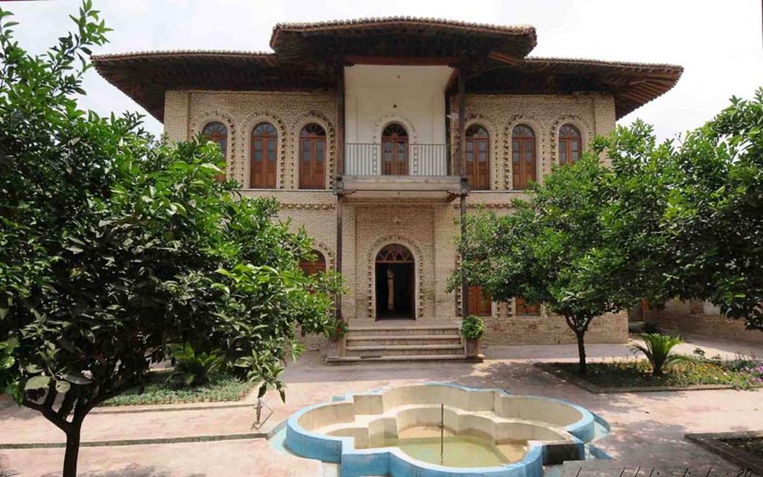 حیاط و عمارت زیبای خانه تقوی ها گرگان