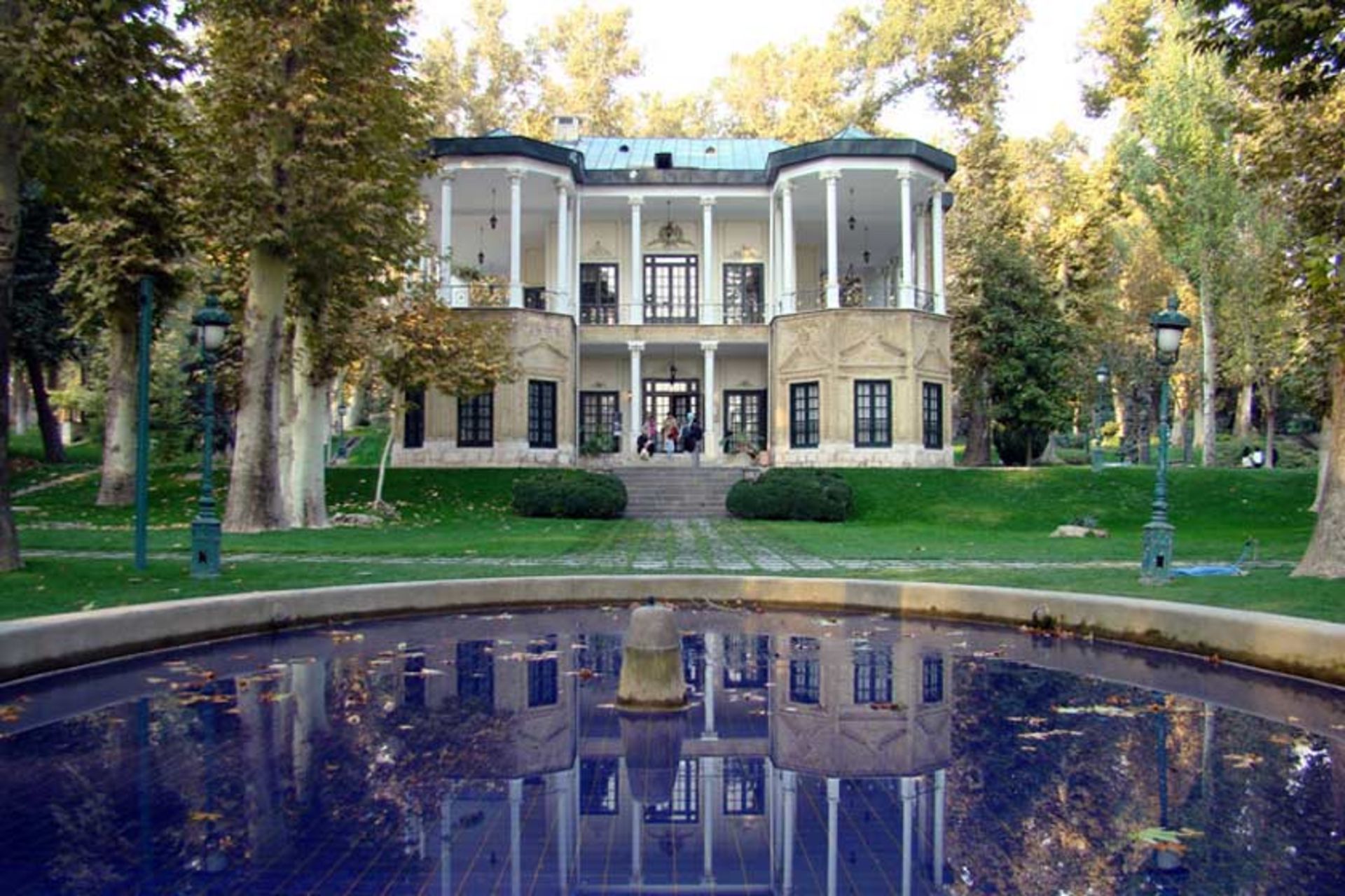 کاخ نیاوران