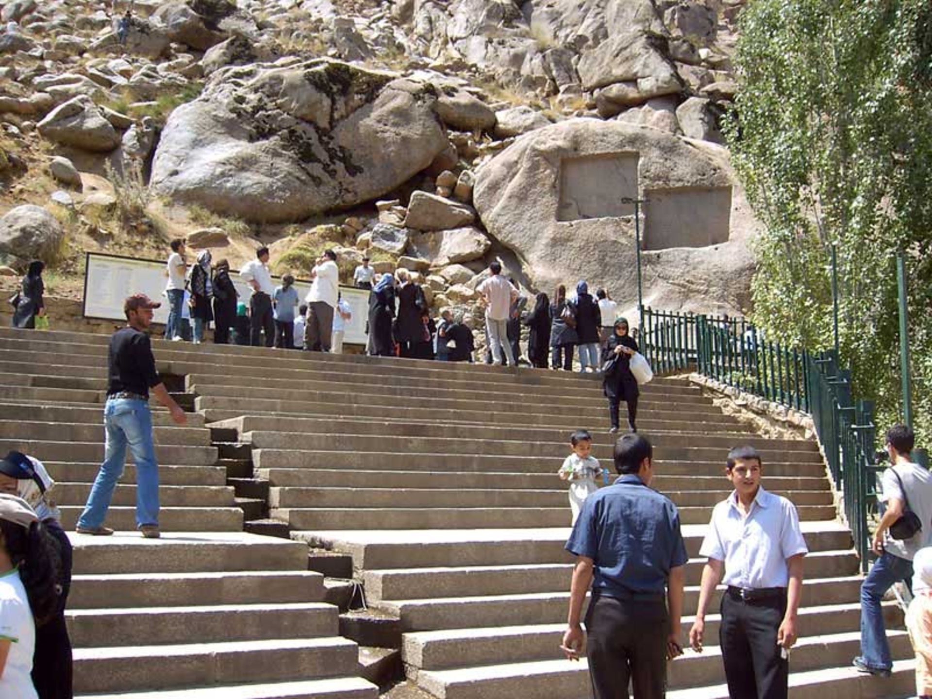 کتیبه گنجنامه