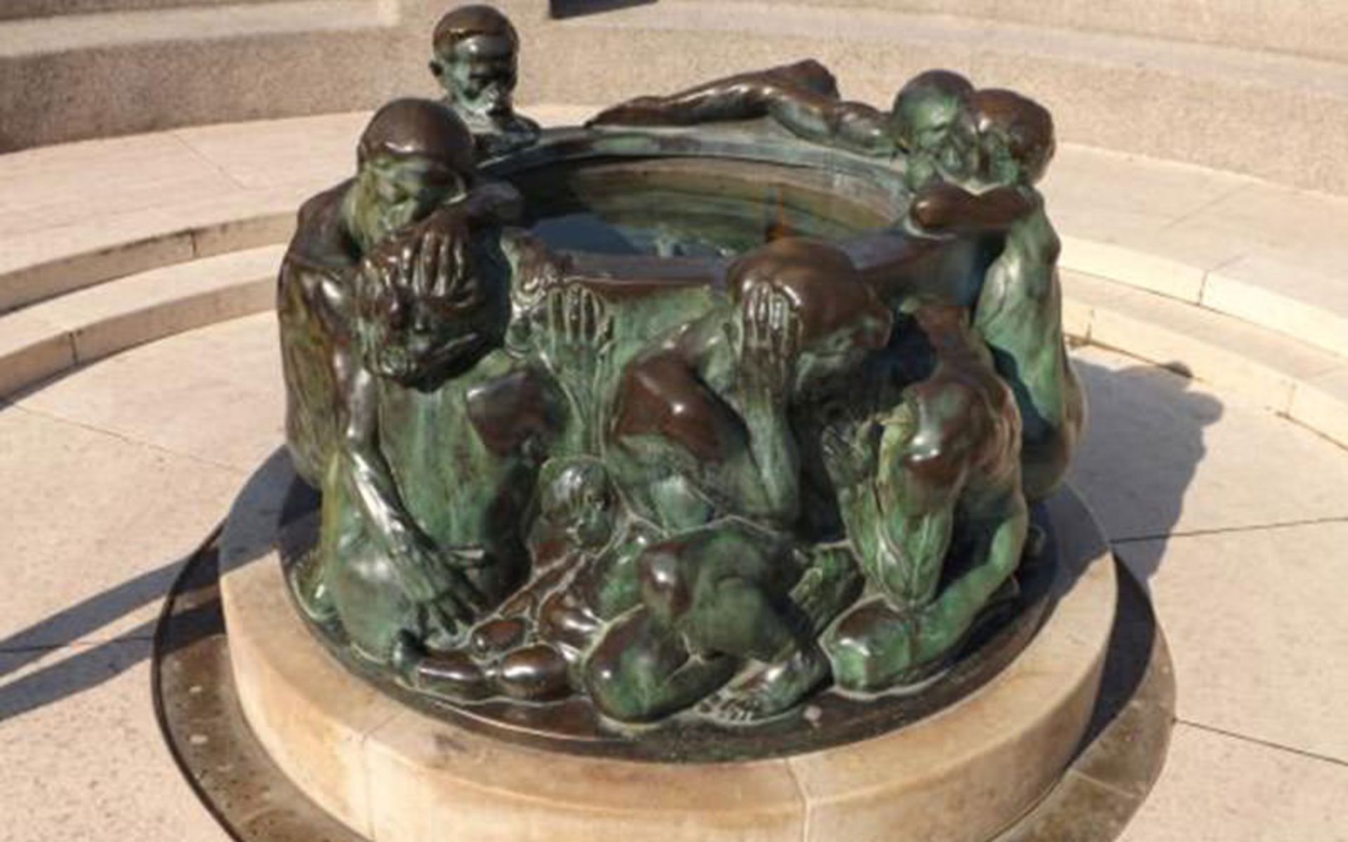 مجسمه خوبی زندگی