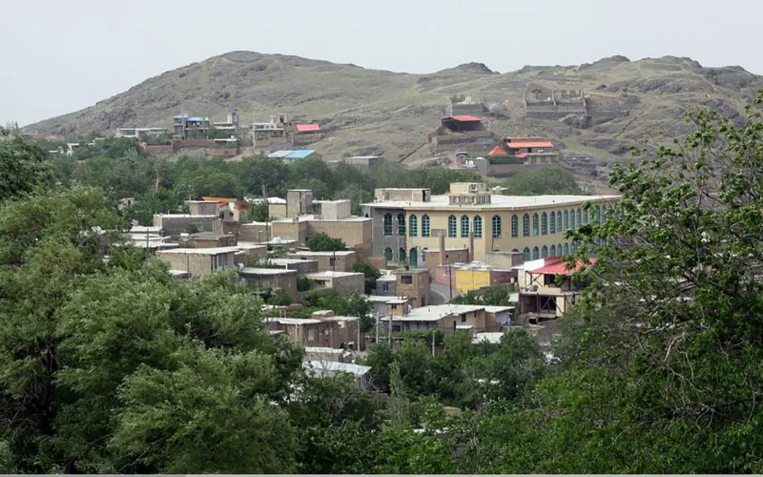 خانه های روستایی در روستای سرسبز فردو