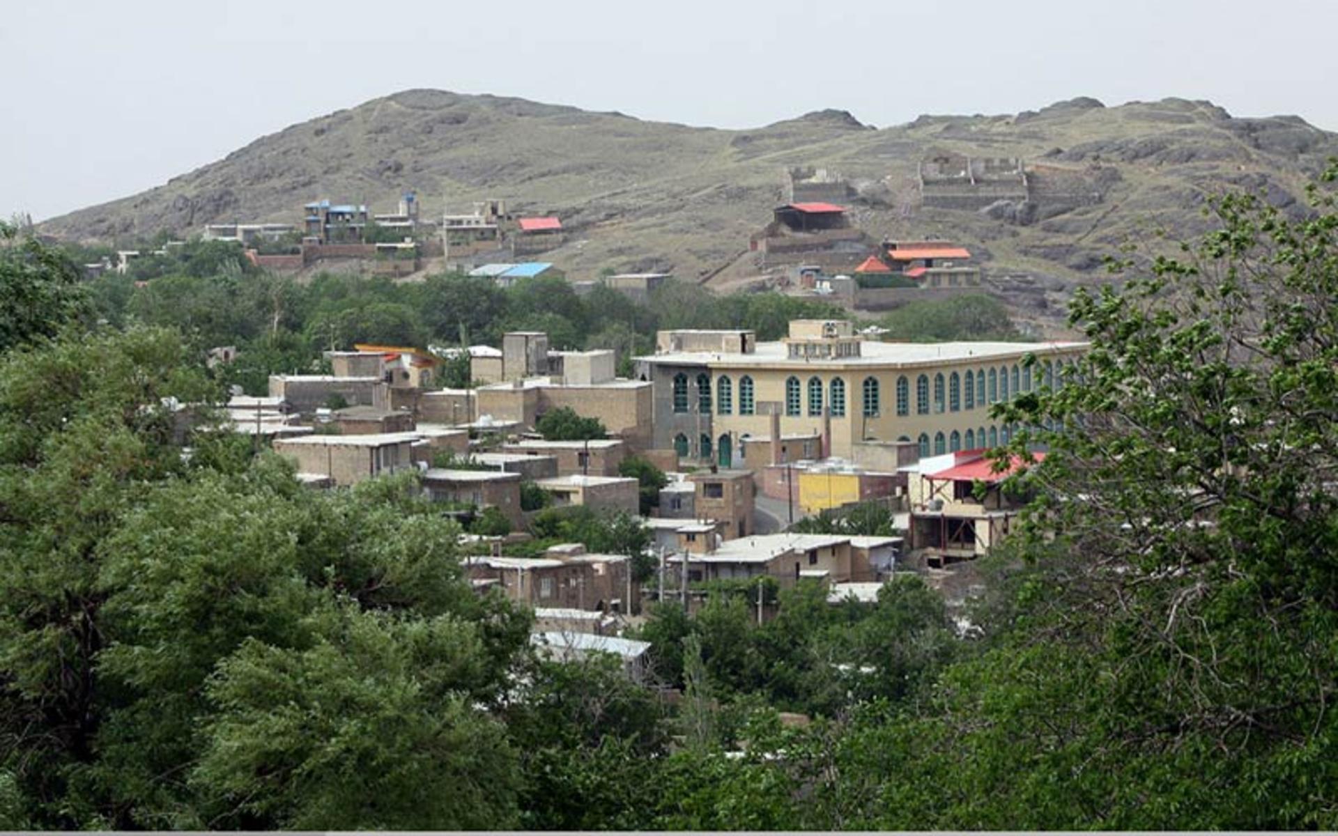 خانه های روستایی در روستای سرسبز فردو