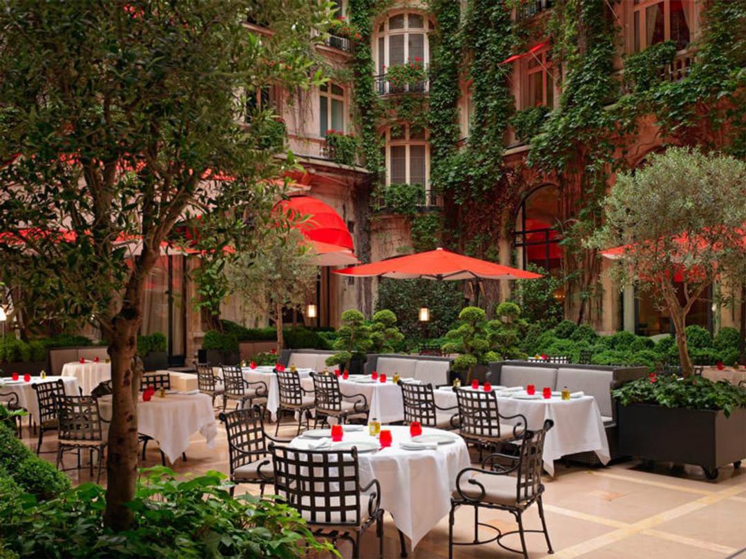 هتل پلازا آتن پاریس (Hotel Plaza Athenee Paris)