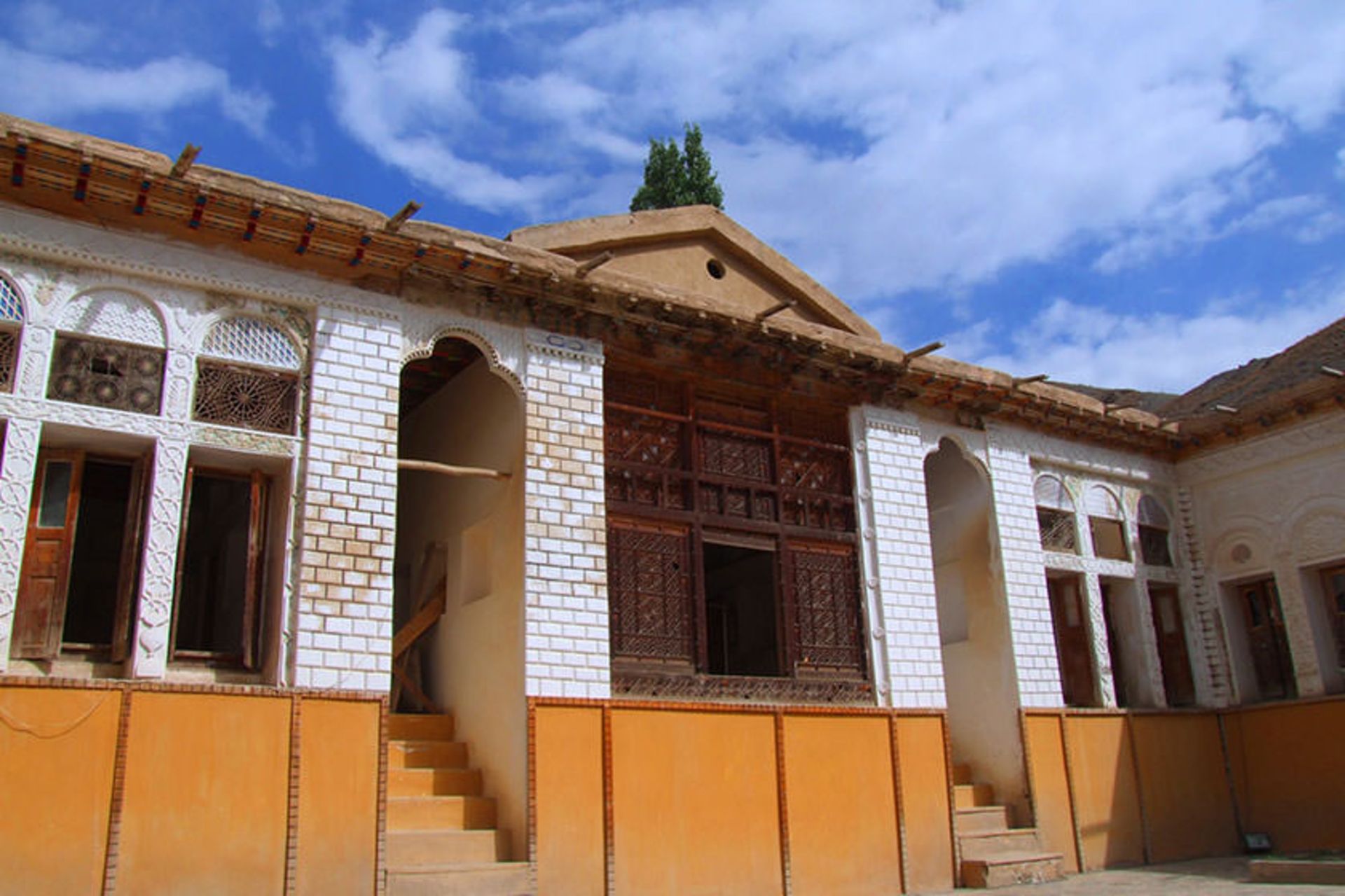خانه نیما یوشیج