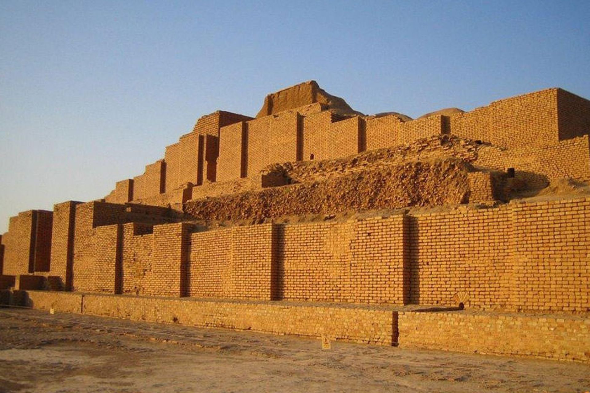 زیگورات چغازنبیل در استان خوزستان