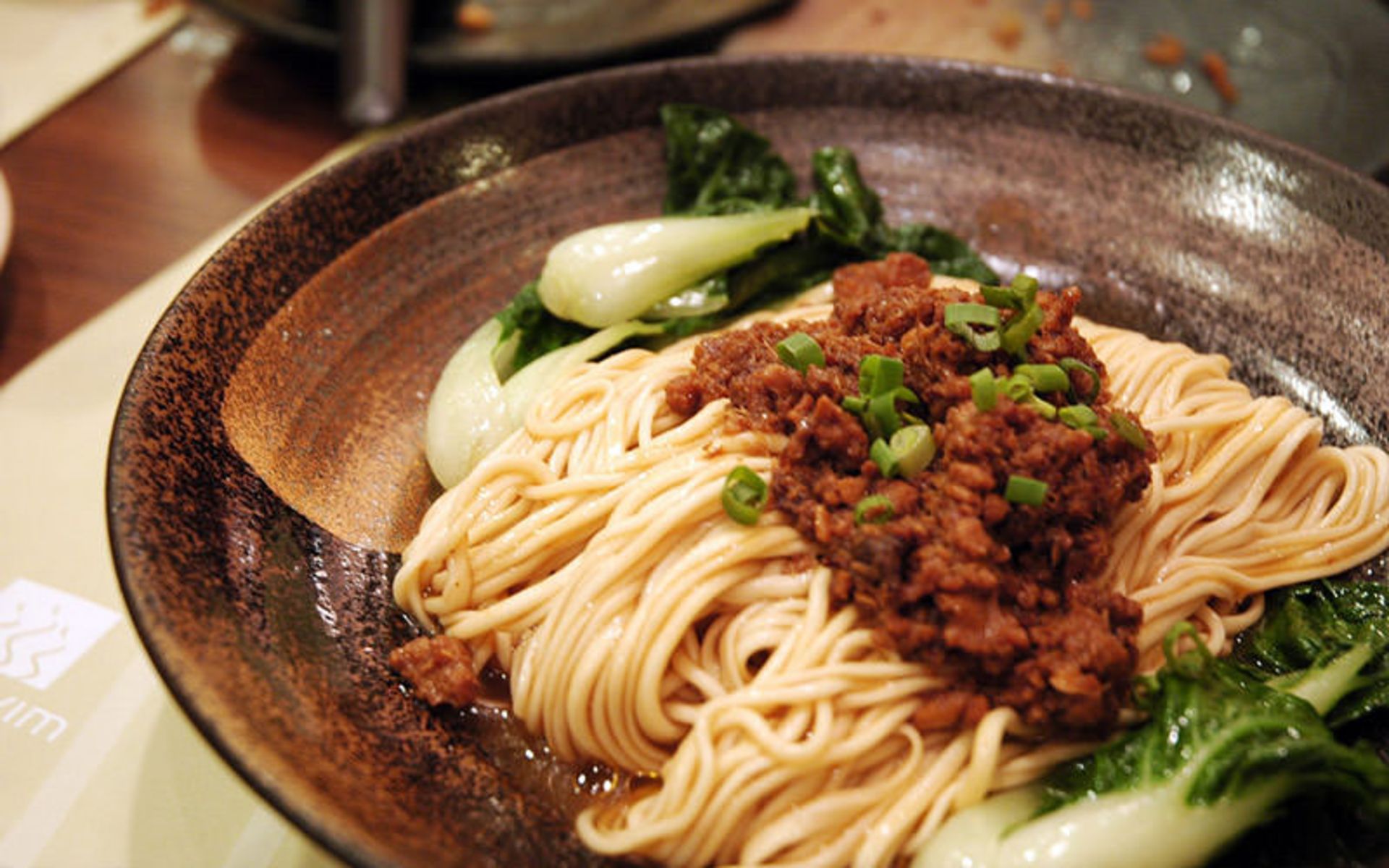 نودل همراه با خمیر سویا (Zhajiangmian)