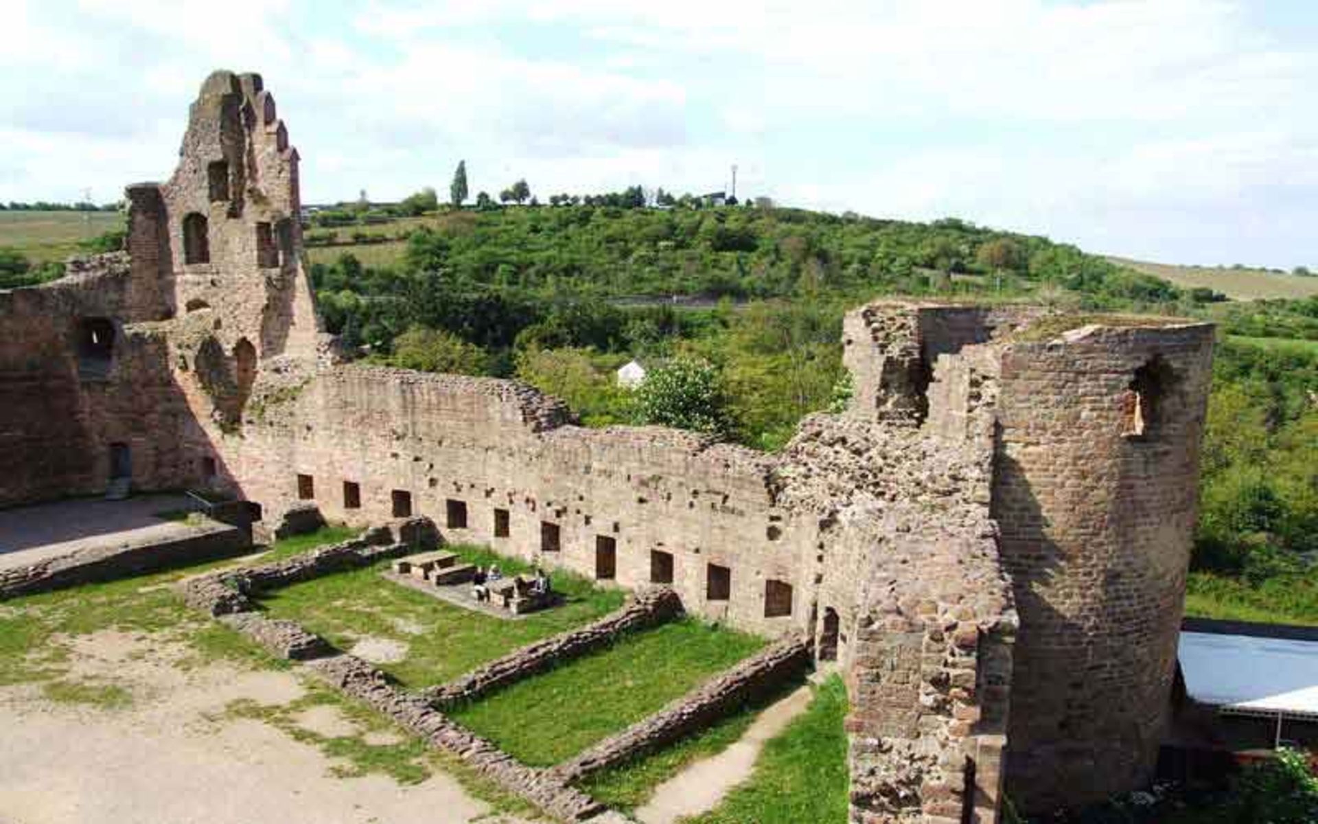 بقایای کاخ Burg Neuleiningen