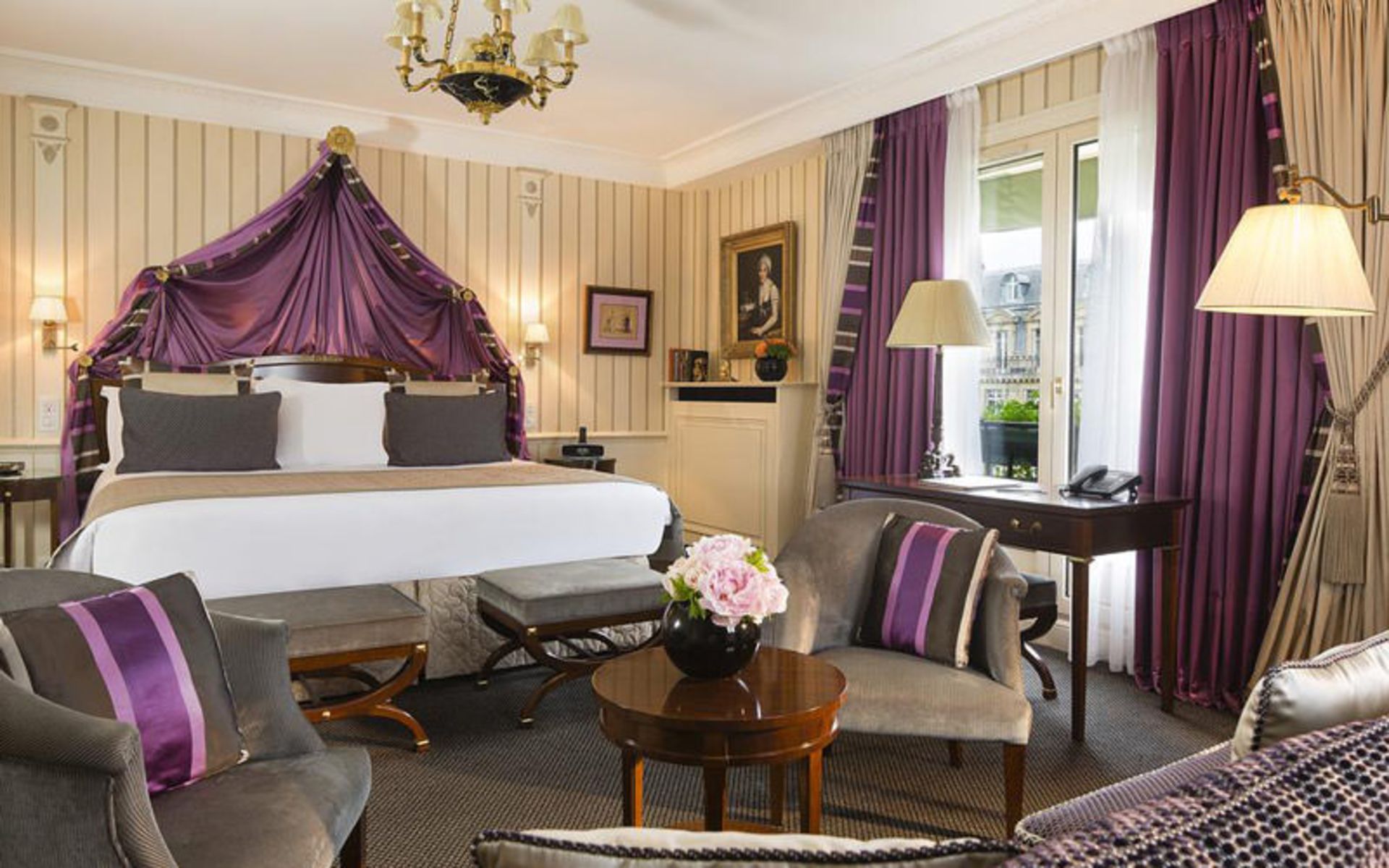 هتل ناپلئون پاریس (Hotel Napoleon Paris)