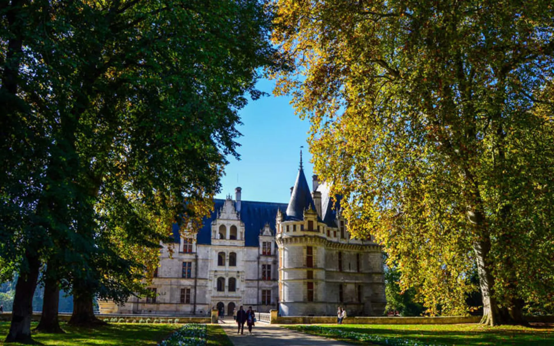 قلعه آزای لو قیدو (Azay Le Rideau)