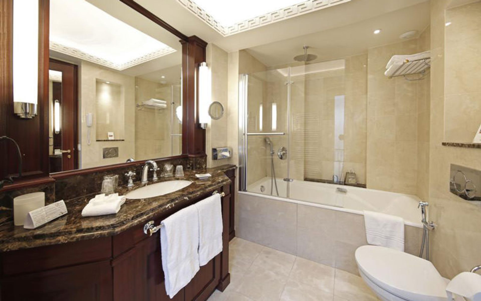 هتل ناپلئون پاریس (Hotel Napoleon Paris)