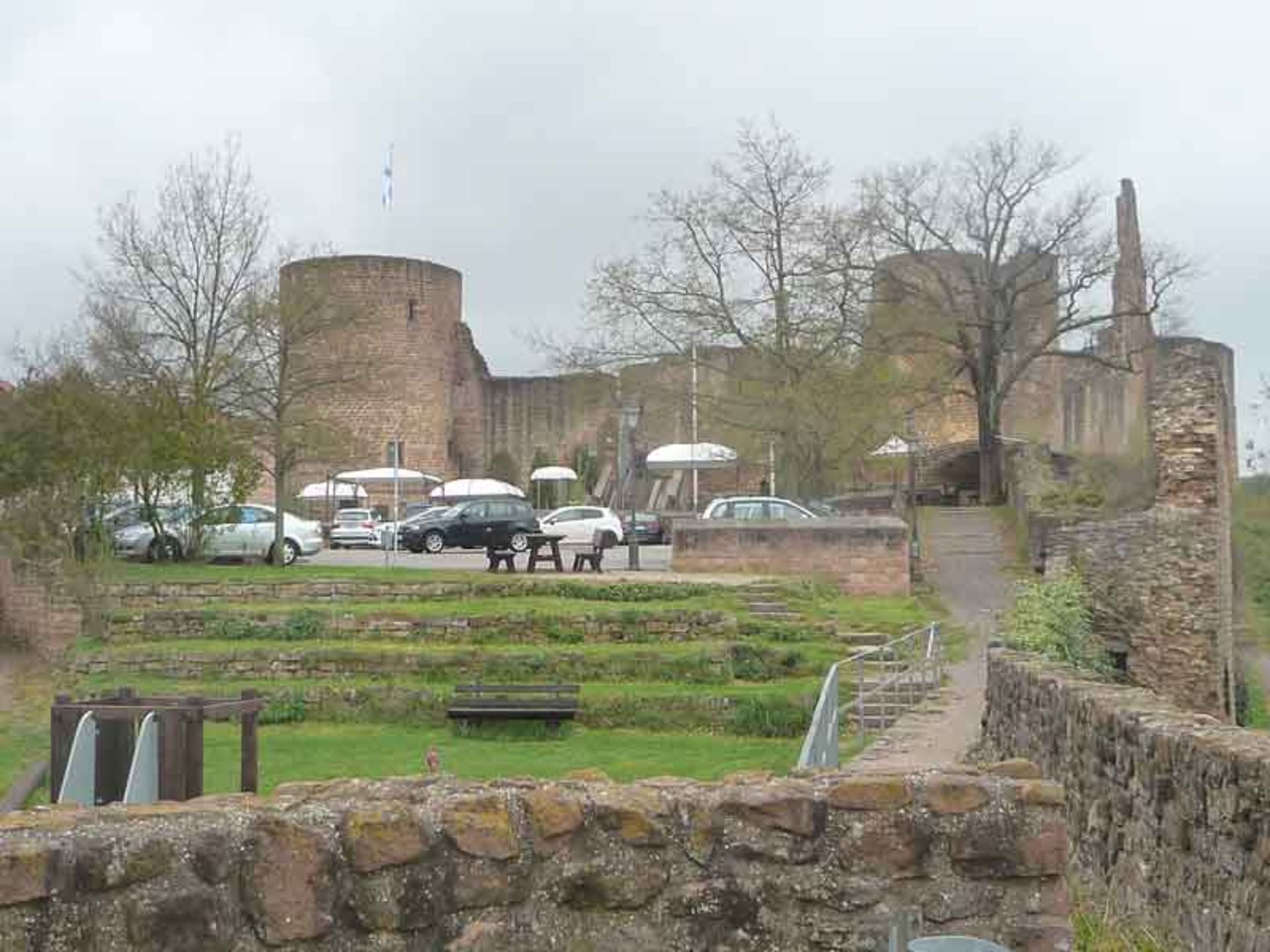 بقایای کاخ Burg Neuleiningen