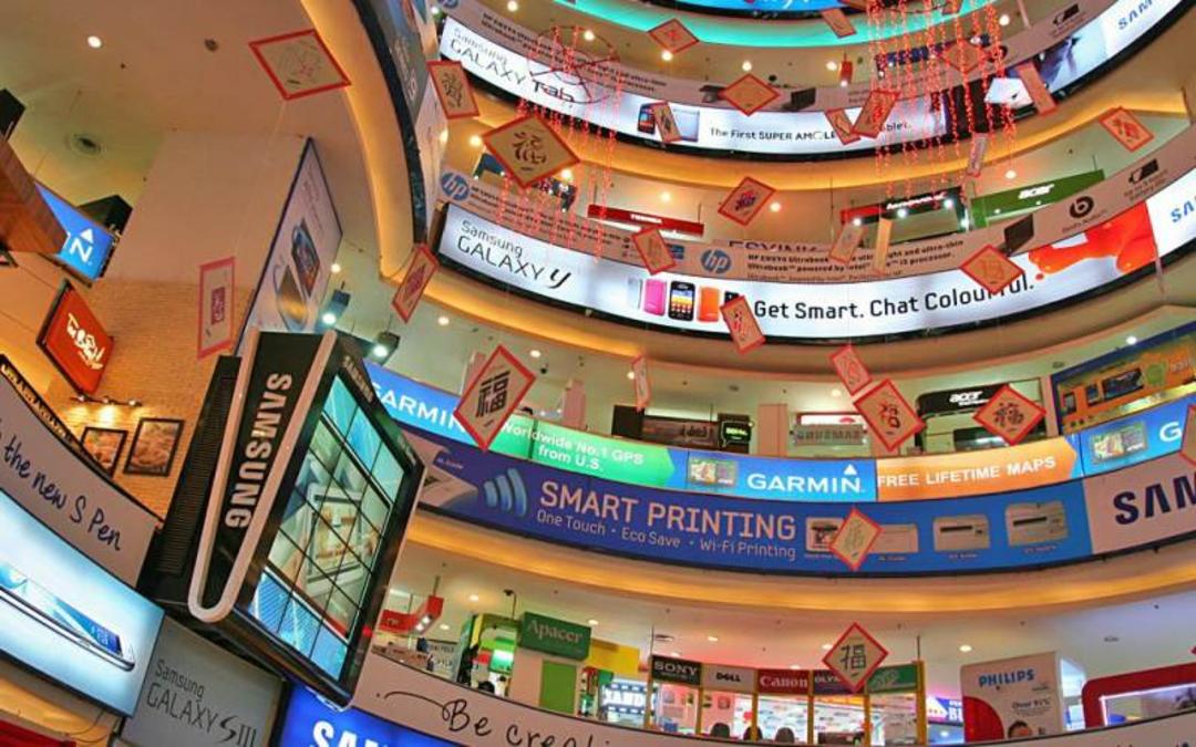 مرکز خرید Low Yat Plaza
