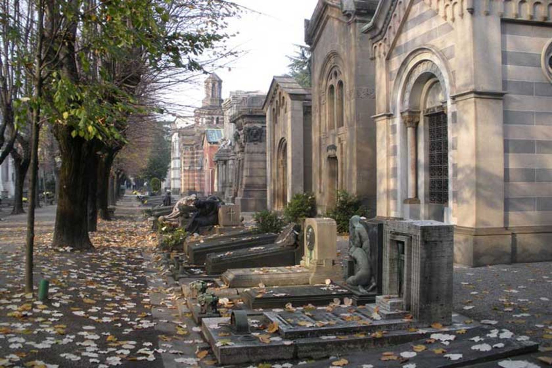 گورستان منیومنتال (Monumental Cemetery)