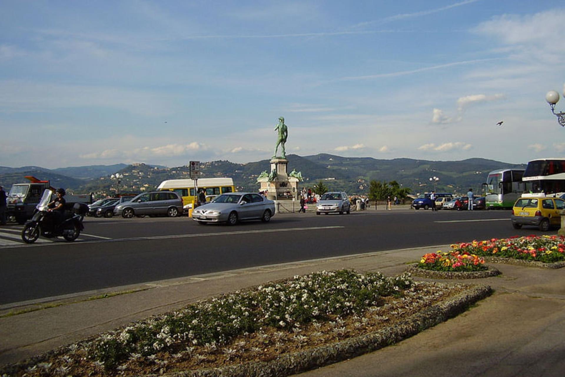 پیازاله میکل آنژ (Piazzale Michelangelo)