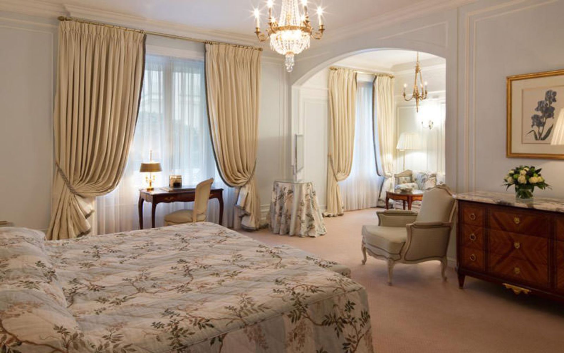 هتل لی بریستول (Hotel Le Bristol Paris)