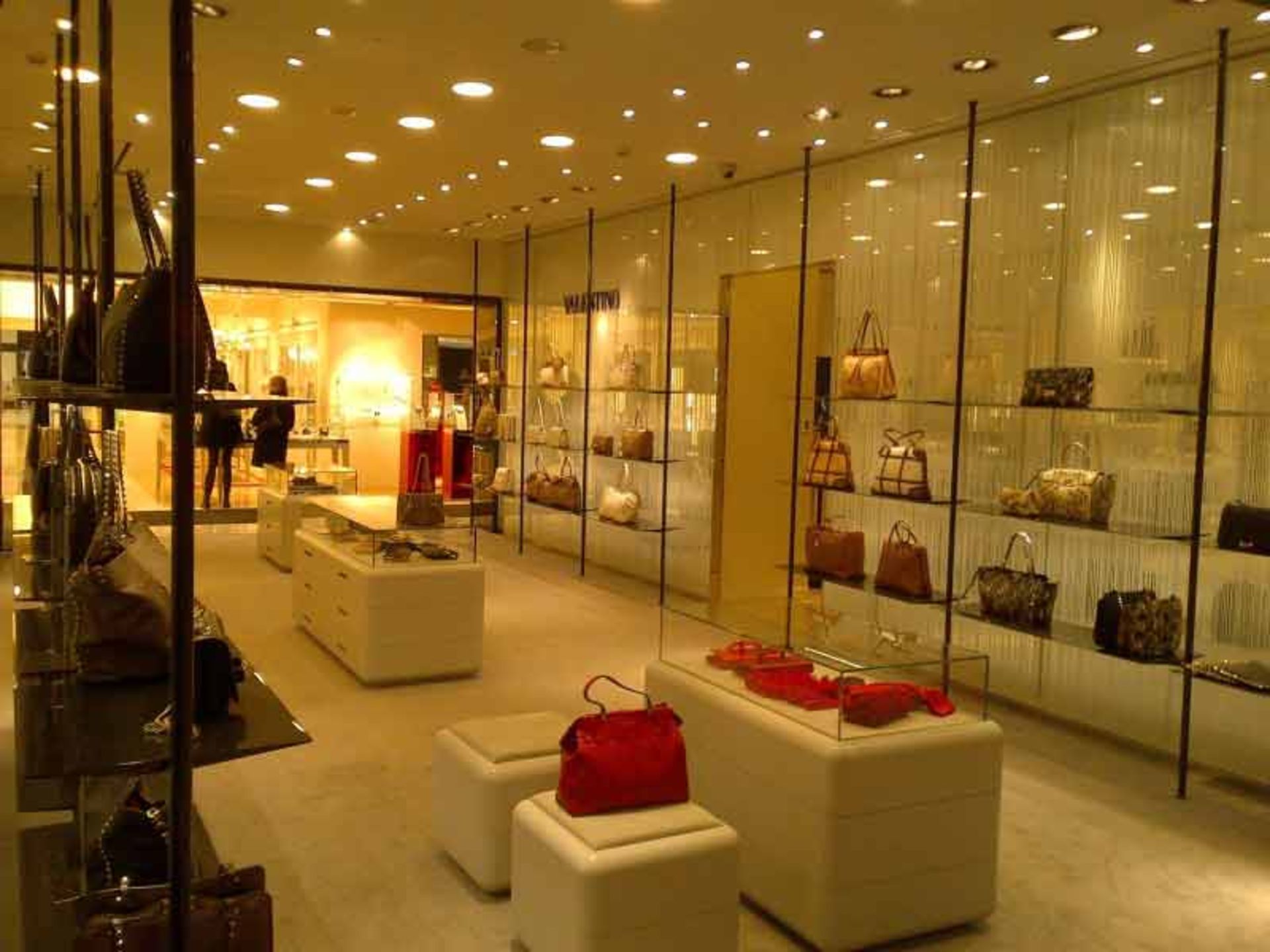 فروشگاه زنجیره ای تی. اس. یو. ام