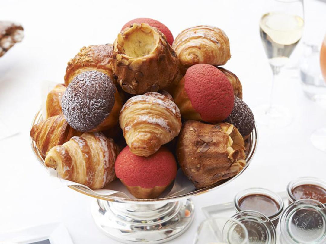 هتل پلازا آتن پاریس (Hotel Plaza Athenee Paris)