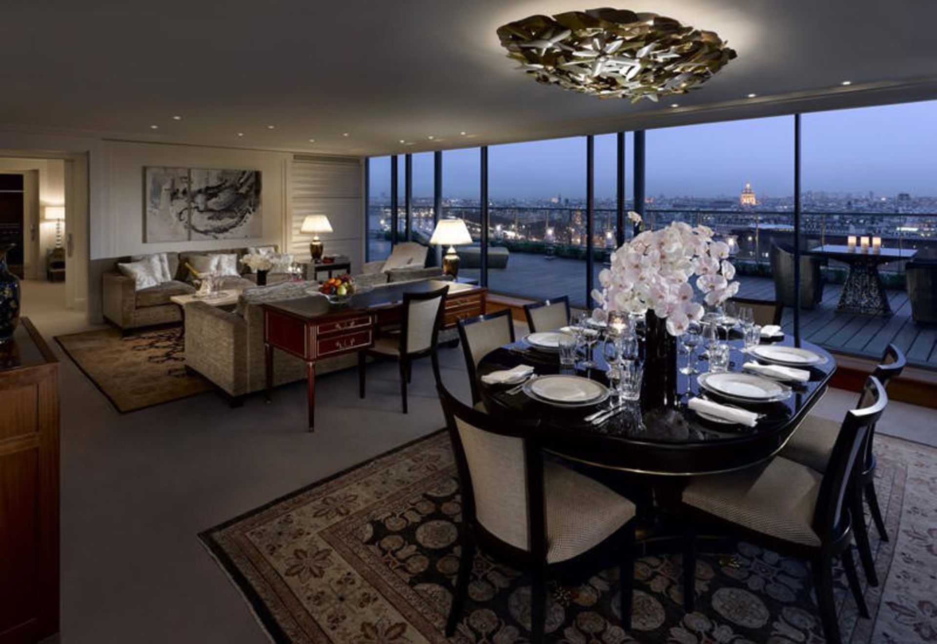 هتل شانگری لا پاریس (Shangri-La Hotel)