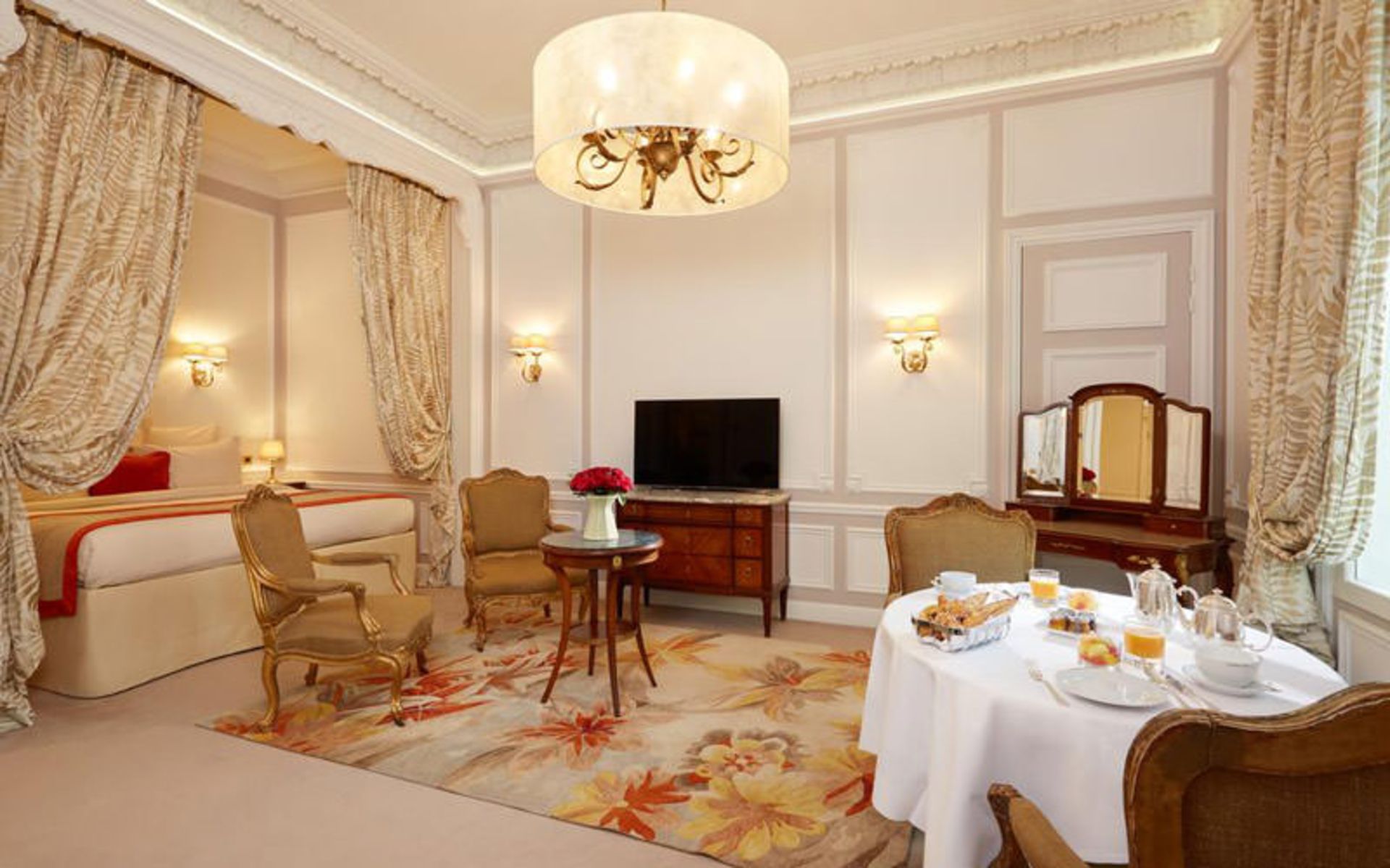 هتل رجینا پاریس (Hotel Regina)