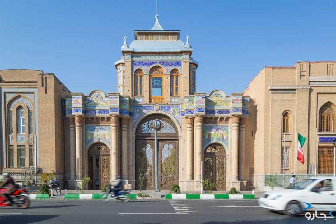 سر در باغ ملی