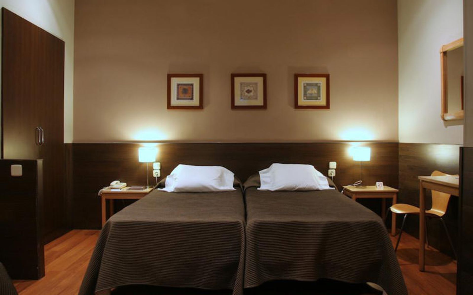 هتل هاستل وننسیا (Hostal Venecia)