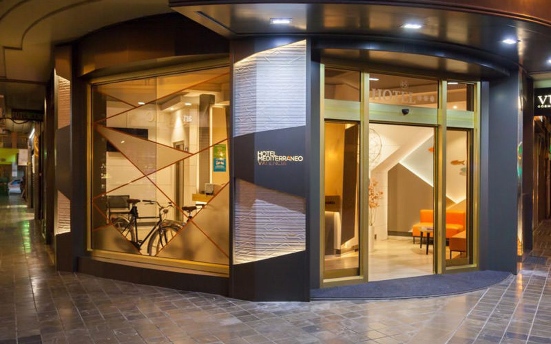 هتل مدیتران او (Hotel Mediterraneo)