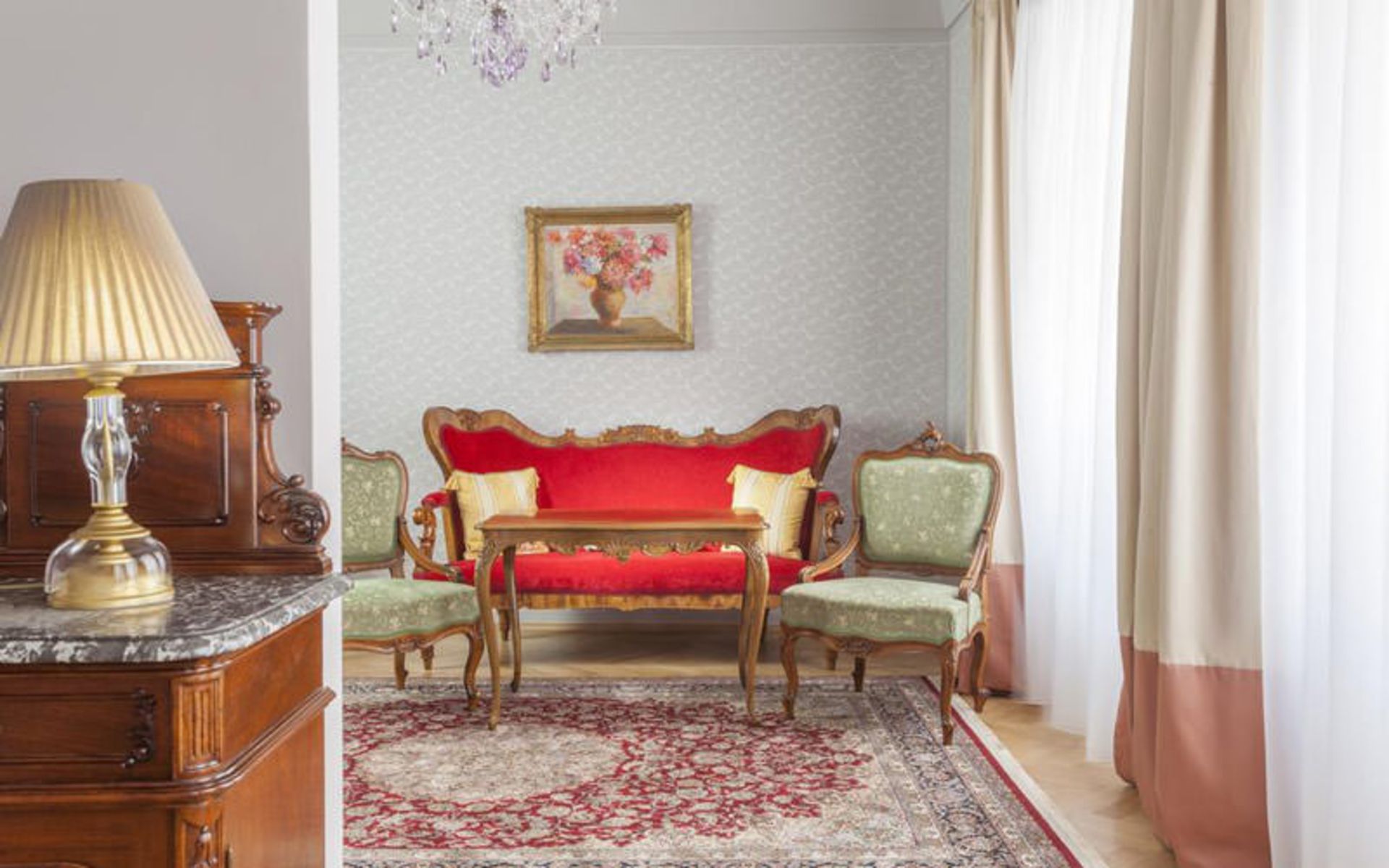 هتل بوتیک کُنستانس (Boutique Hotel Constans)