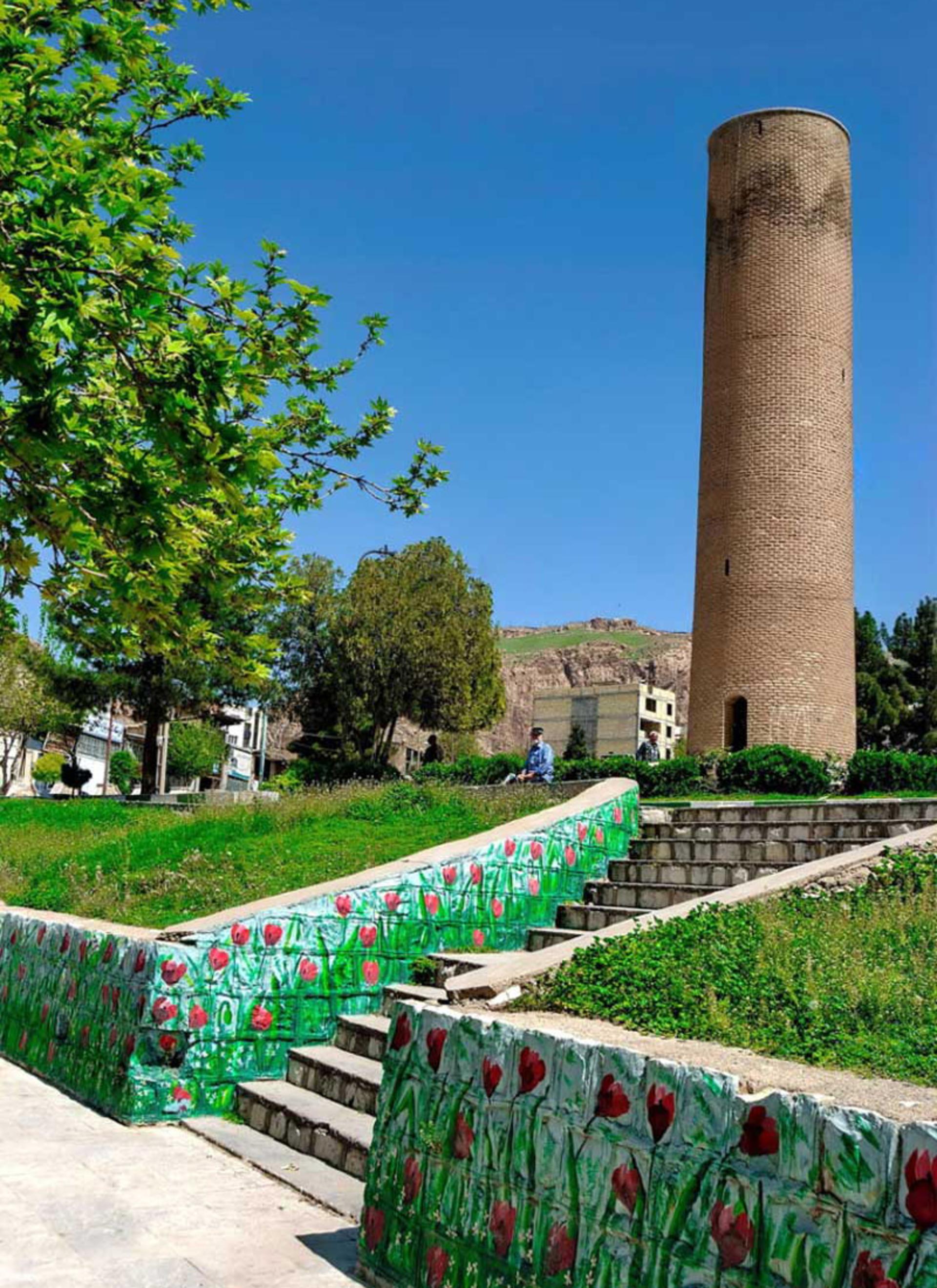 مناره آجری