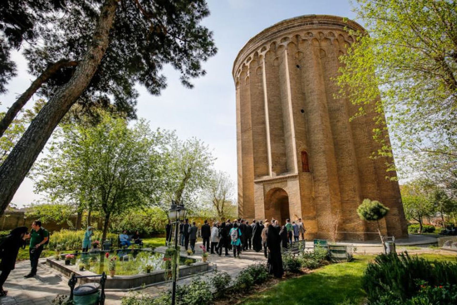 برج طغرل در شهرری