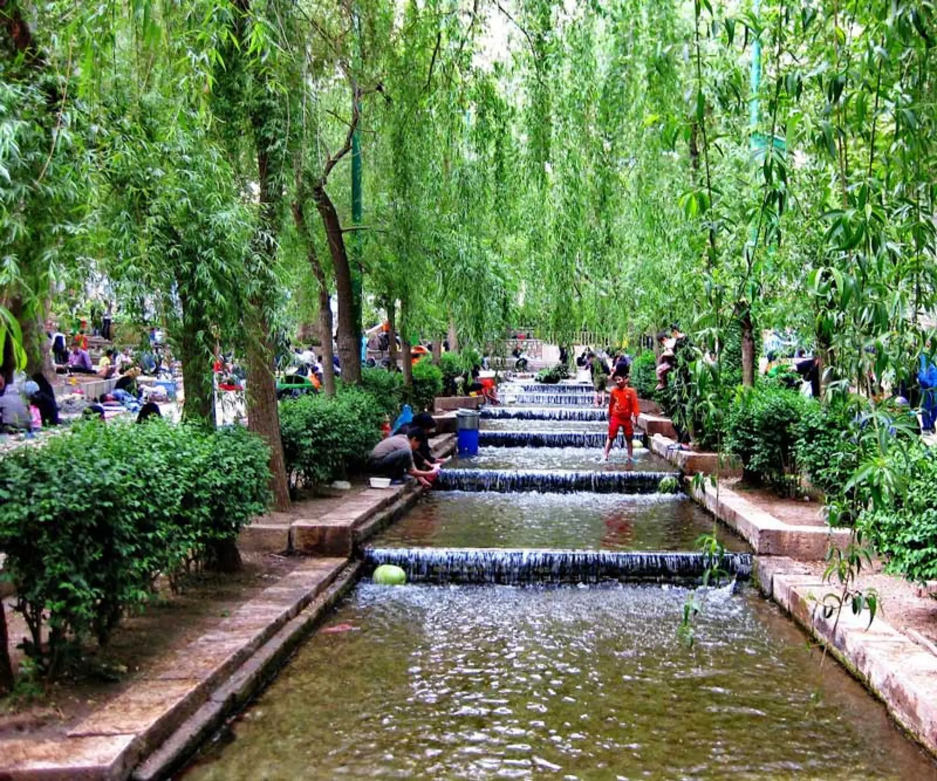 بوستان سرچشمه