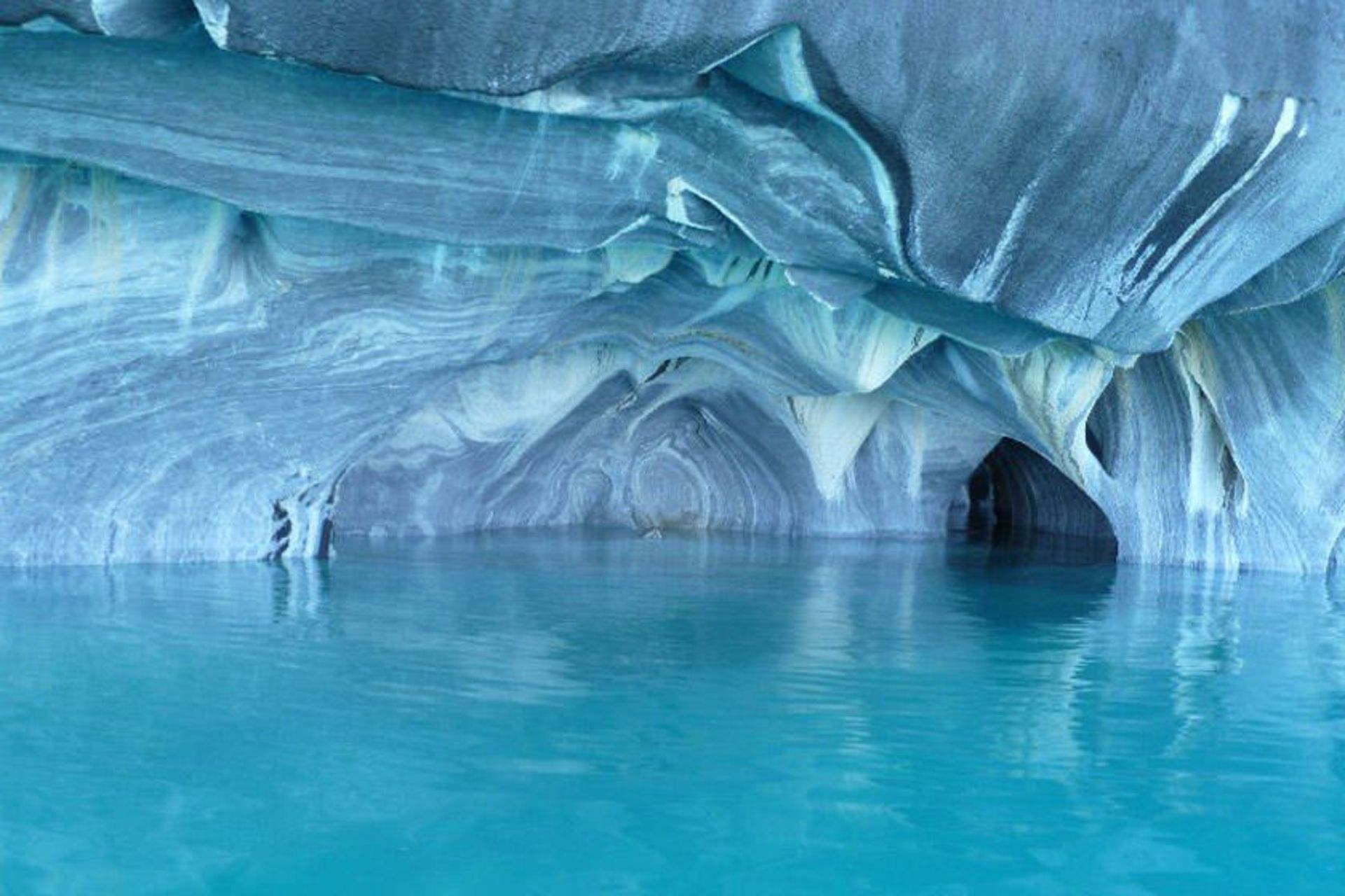 غاری از سنگ مرمر