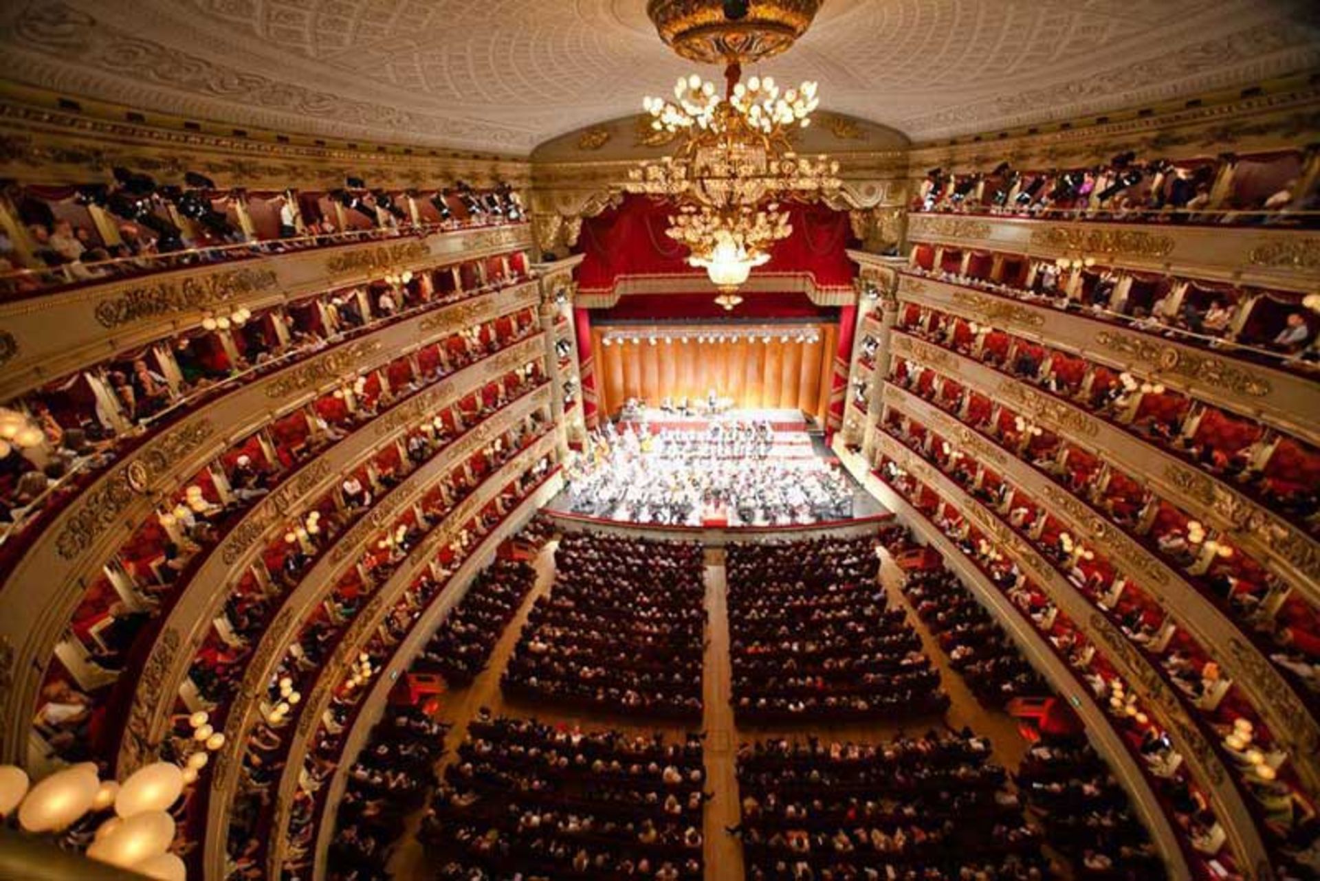 سالن تئاتر آلااسکالا (Teatro Alla Scala)