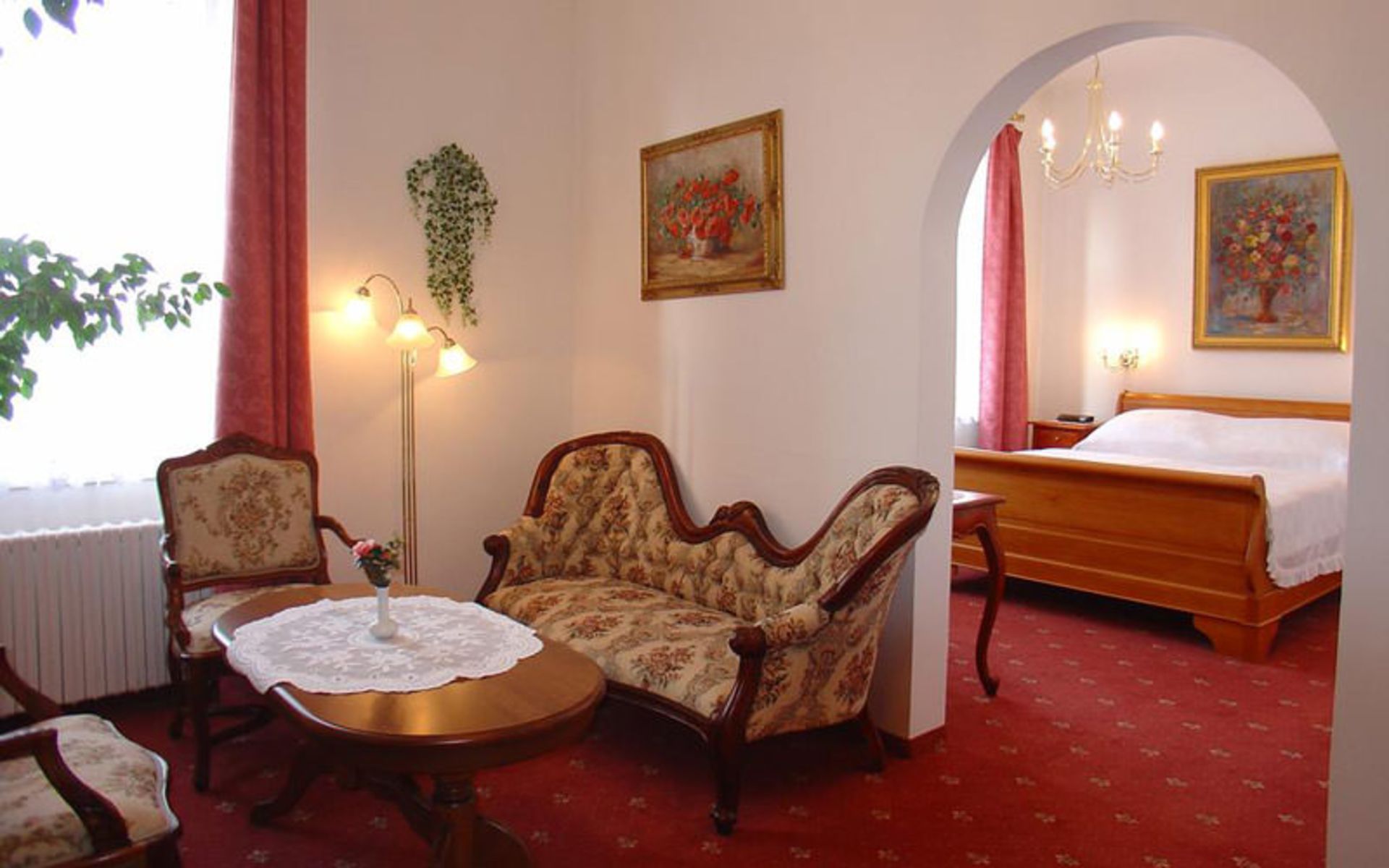 هتل اپرا (Hotel Opera)
