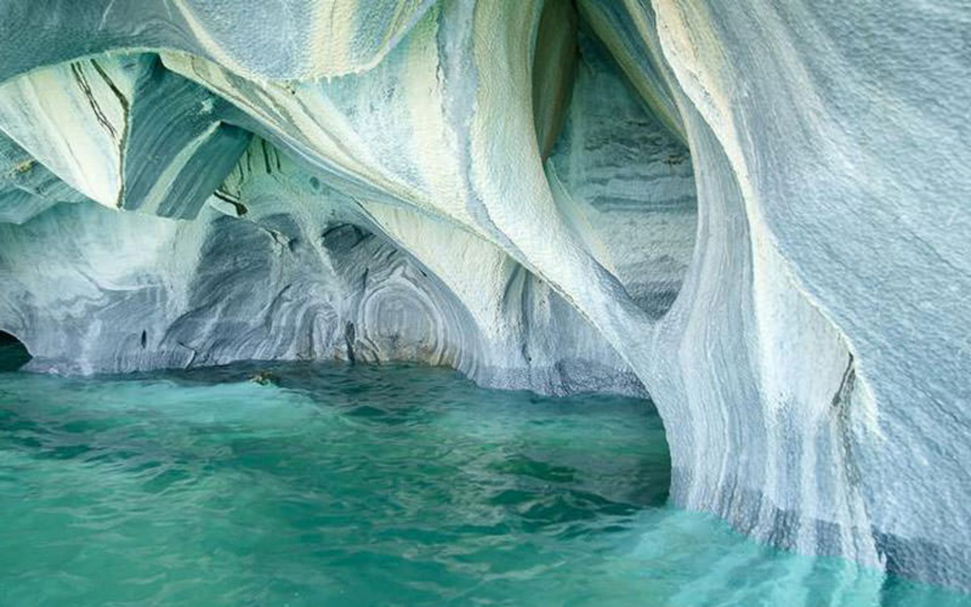 غاری از سنگ مرمر