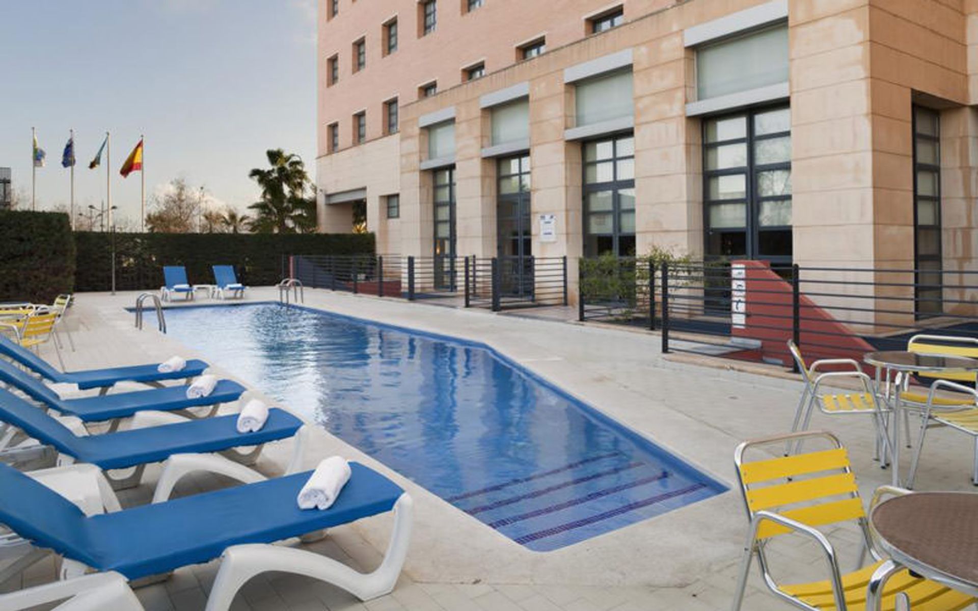 هتل هالدی این اکسپرس کیوداد دی لس سینسیاس (Holiday Inn Express Ciudad de las Ciencias)