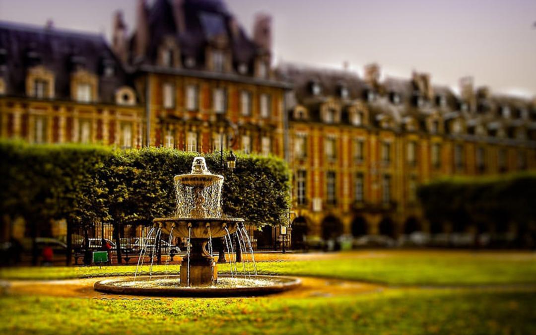 میدان پلاس دو وژ (Place de Vosges) - پاریس