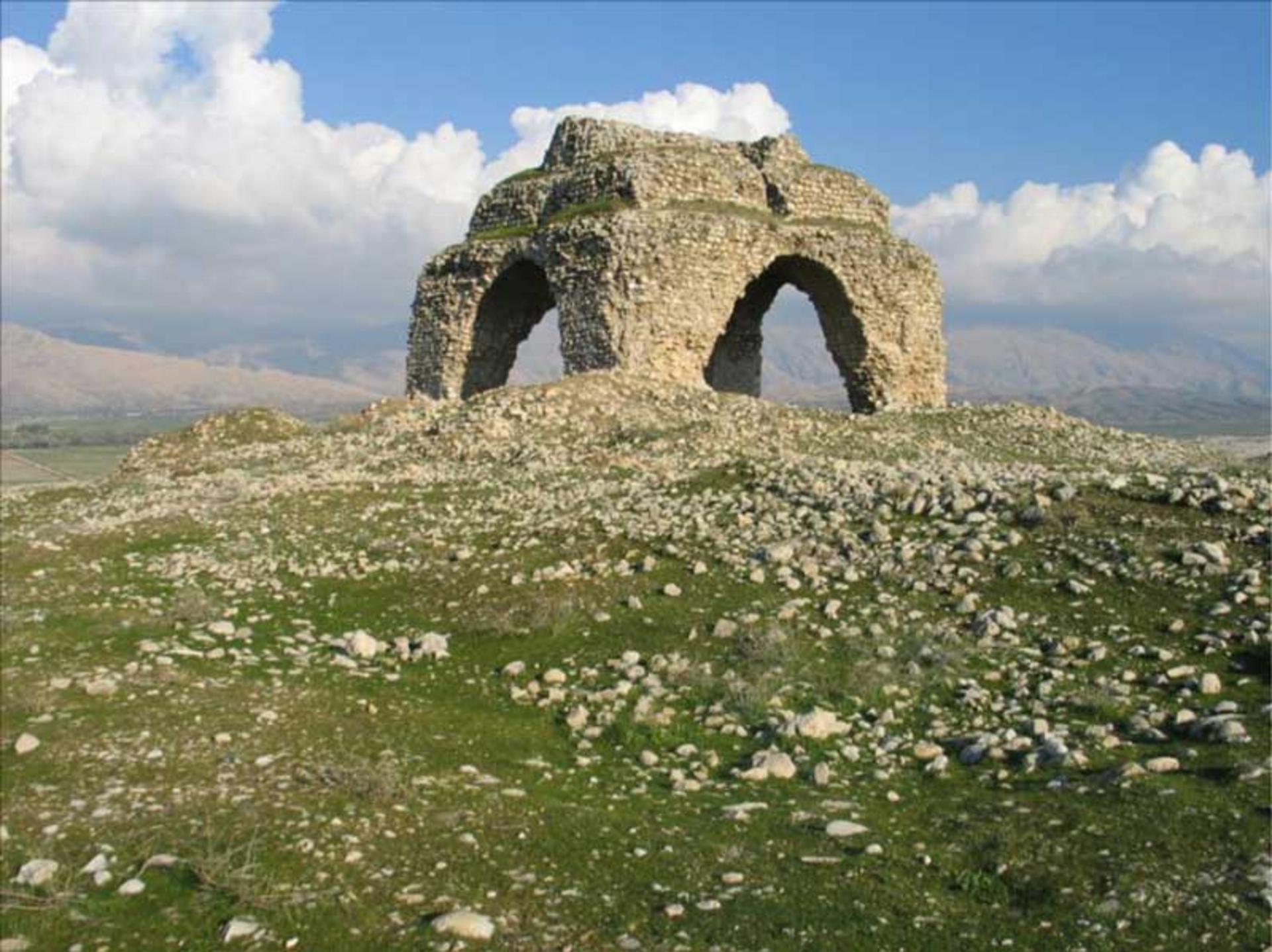 چهارطاقی بالاده (آتشکده کازرون)